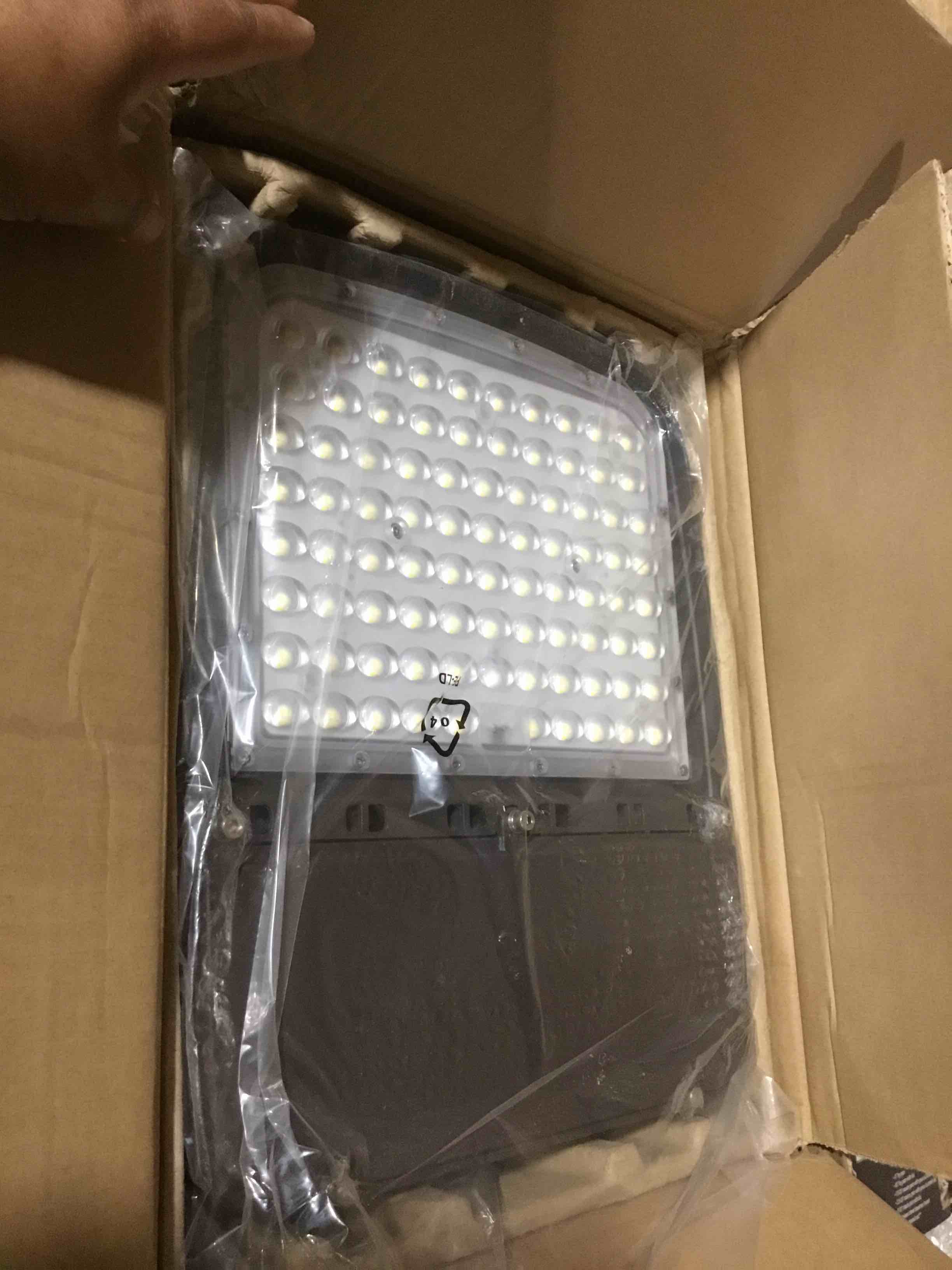 https://s3.amazonaws.com/lotting-images-prod/bidfta/RED6598927_1720643328080.jpeg