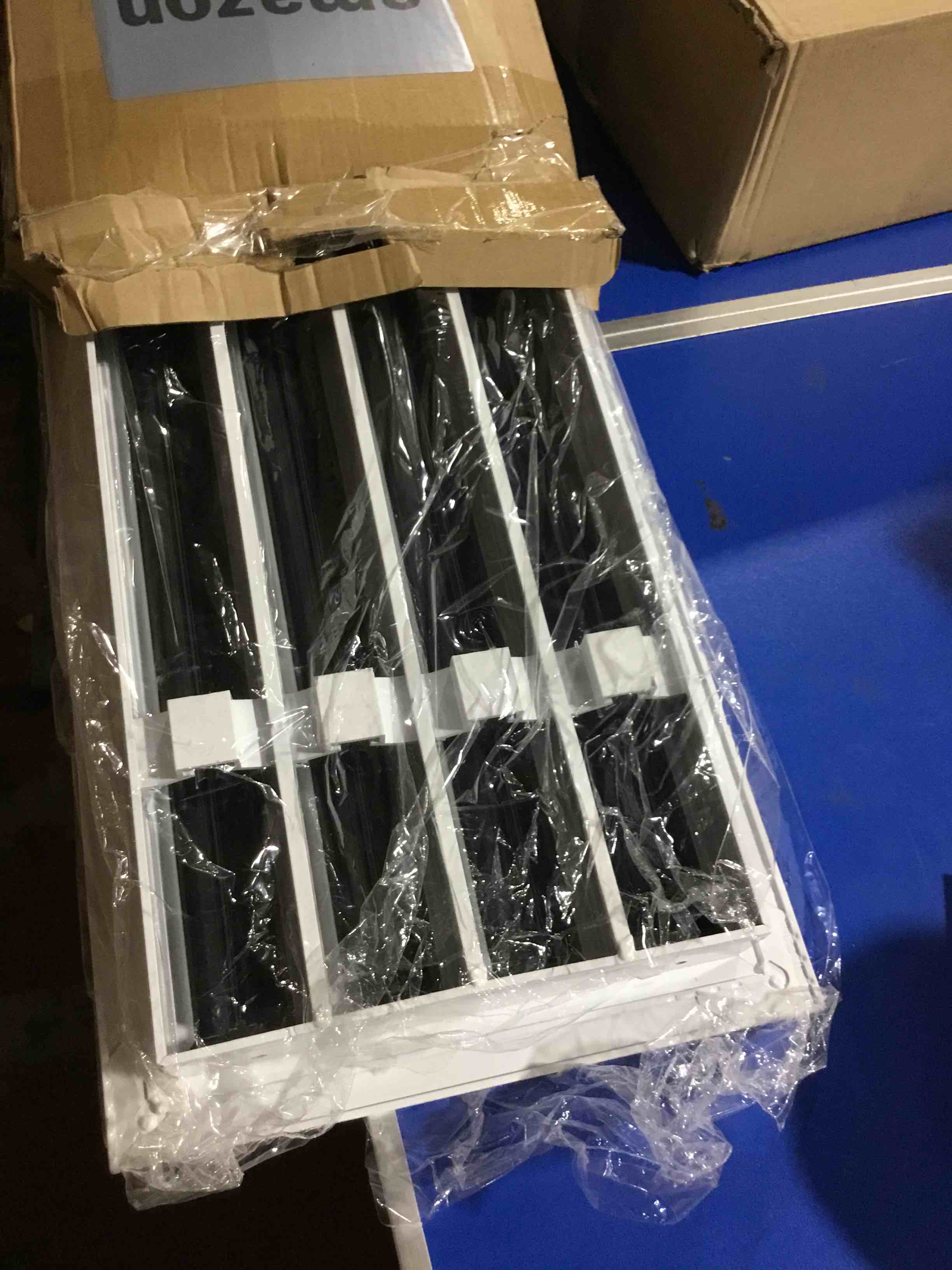 https://s3.amazonaws.com/lotting-images-prod/bidfta/RED6598930_1720643690851.jpeg