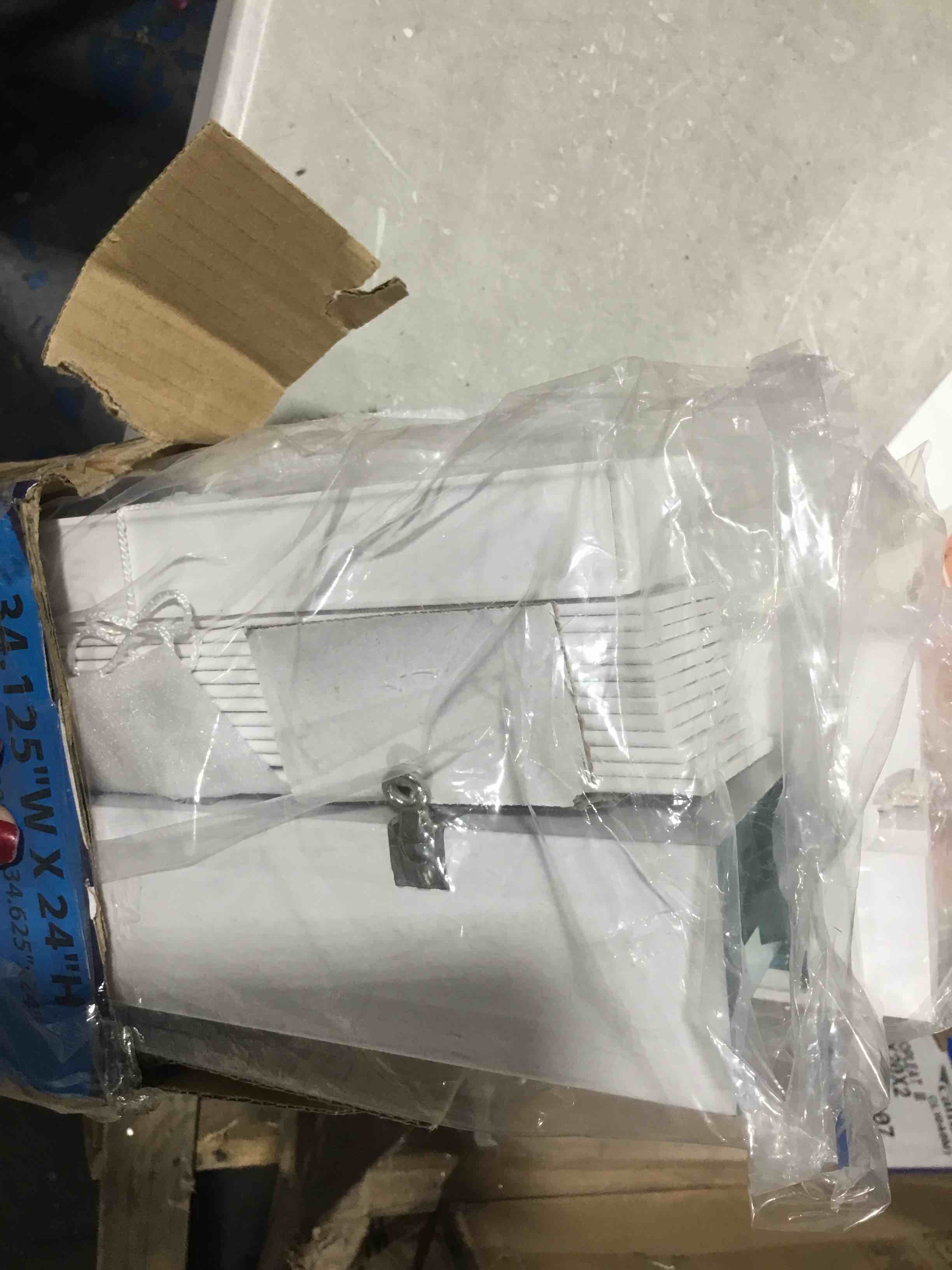 https://s3.amazonaws.com/lotting-images-prod/bidfta/RED6602635_1723639190492.jpeg