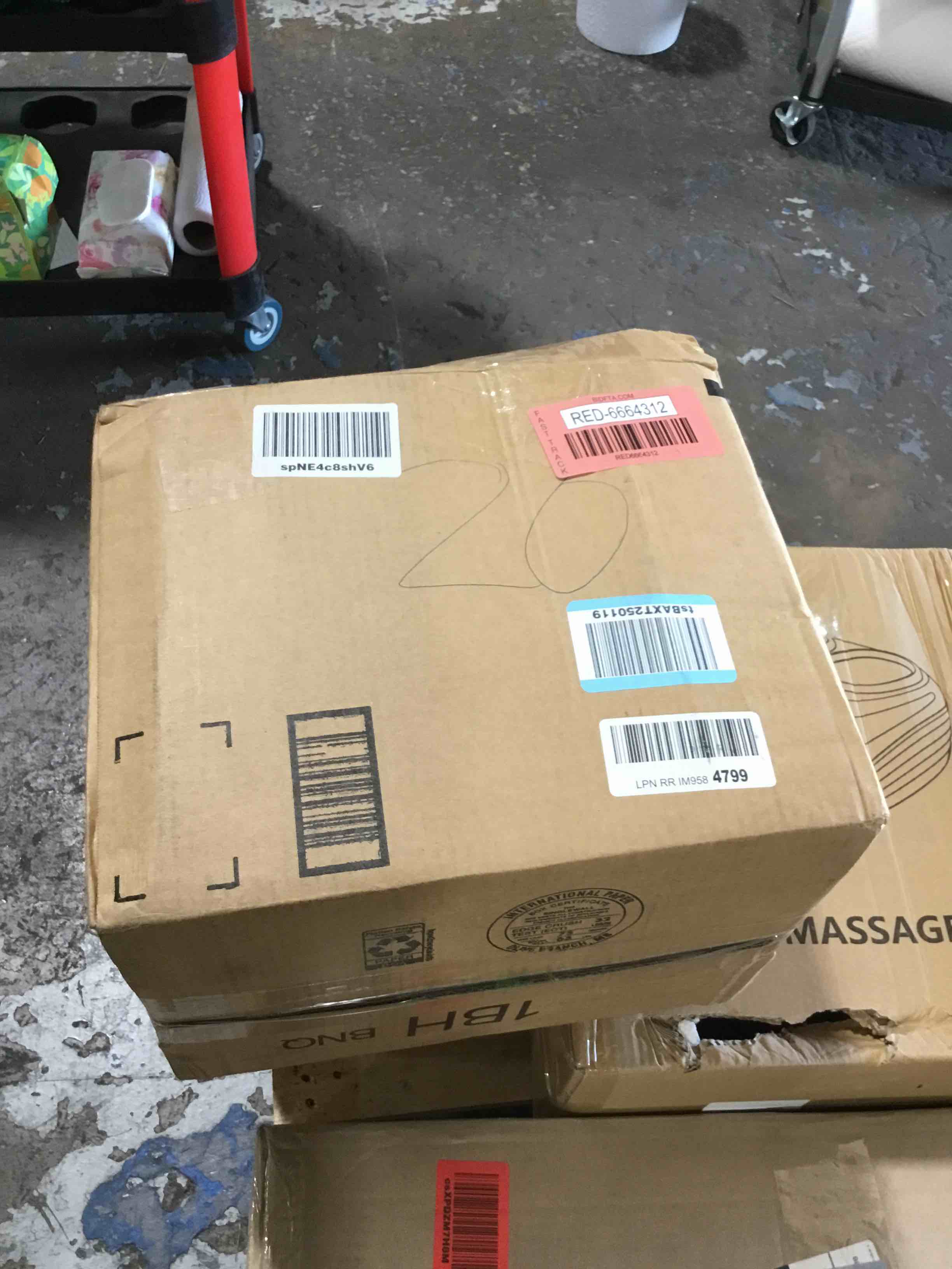 https://s3.amazonaws.com/lotting-images-prod/bidfta/RED6604058_1724870361382.jpeg