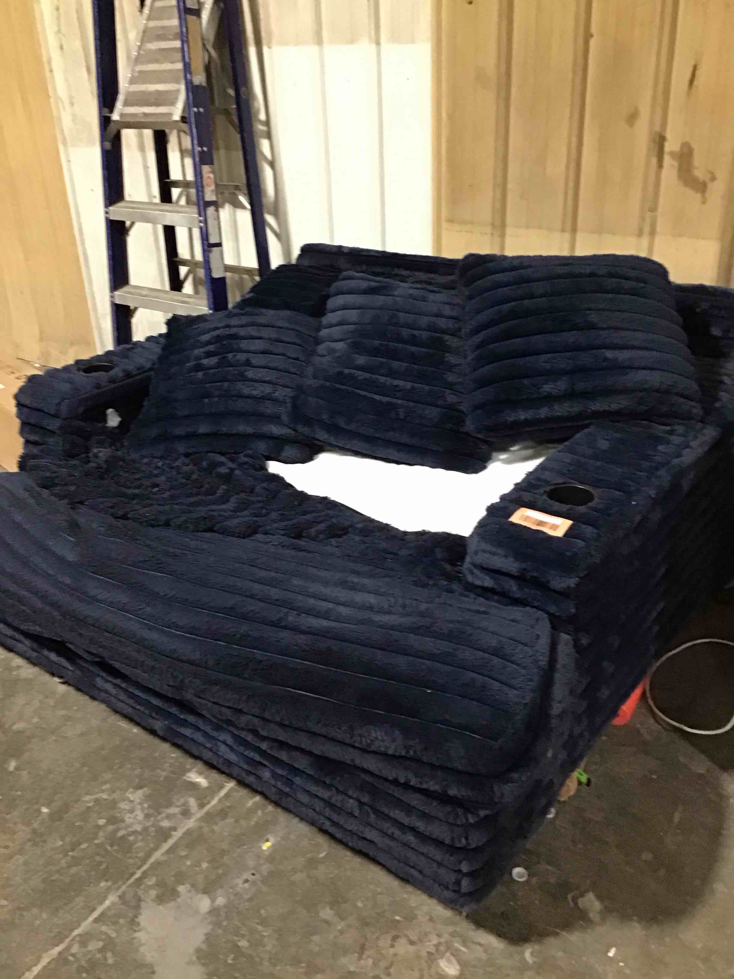 blue love seat couch incomplet