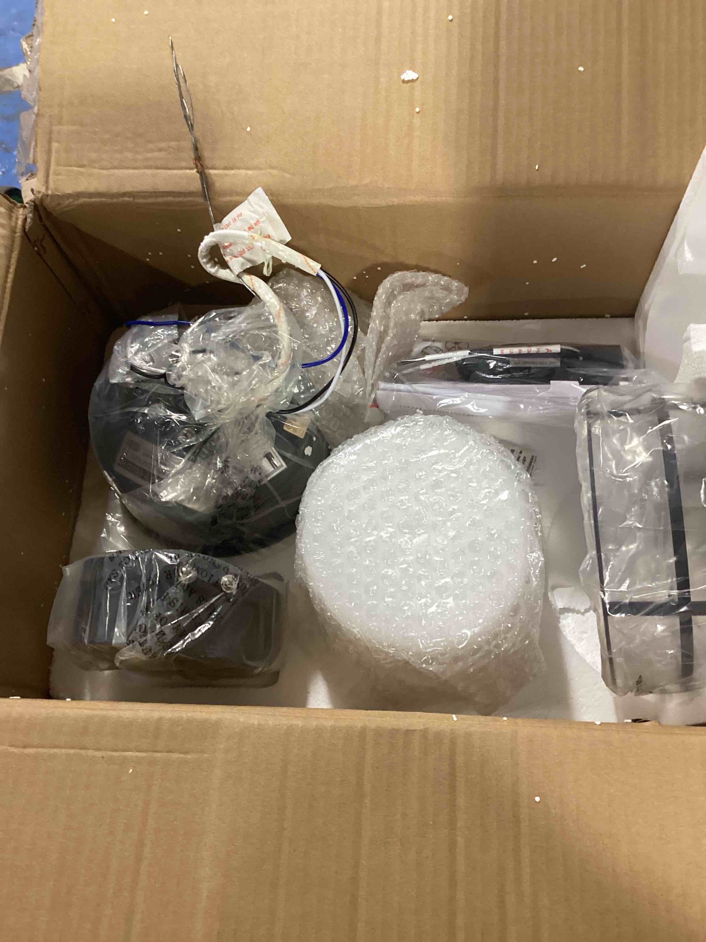 https://s3.amazonaws.com/lotting-images-prod/bidfta/RED6605068_1716474734265.jpeg
