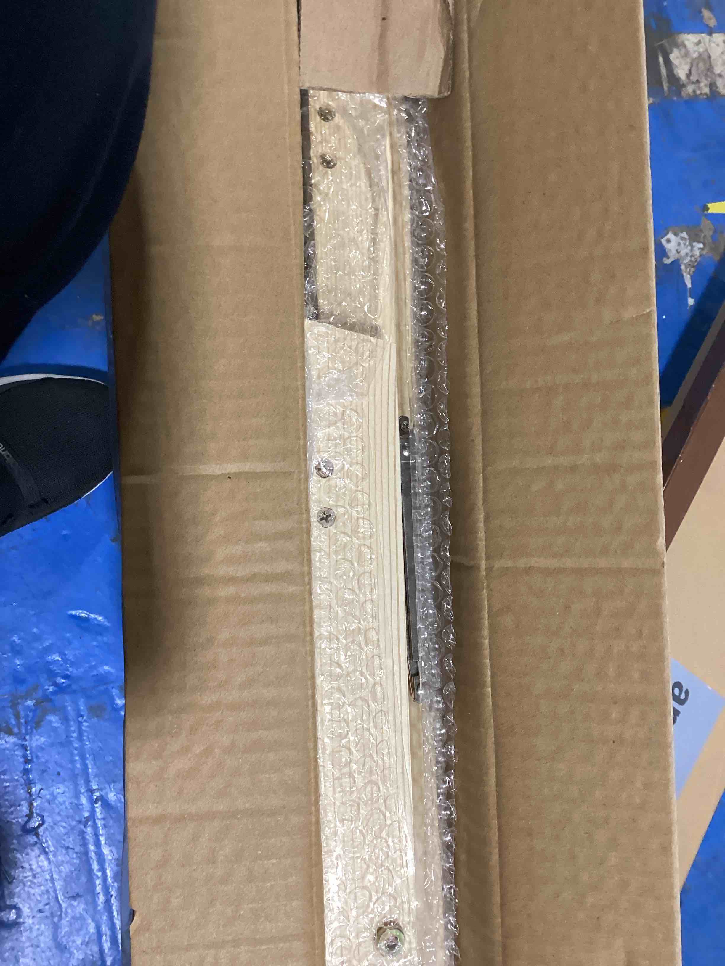 https://s3.amazonaws.com/lotting-images-prod/bidfta/RED6605078_1716472000606.jpeg