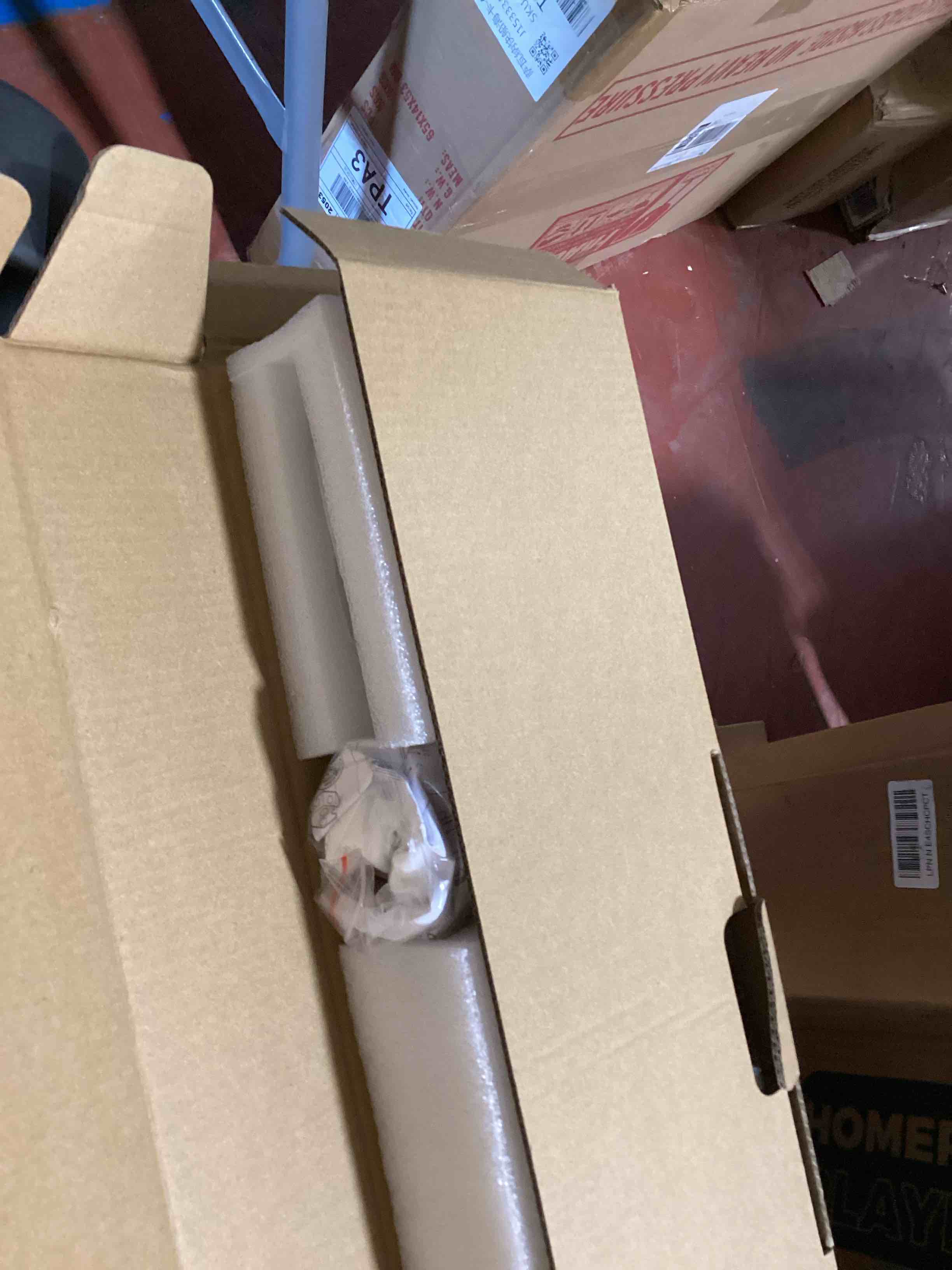 https://s3.amazonaws.com/lotting-images-prod/bidfta/RED6606007_1723239586413.jpeg