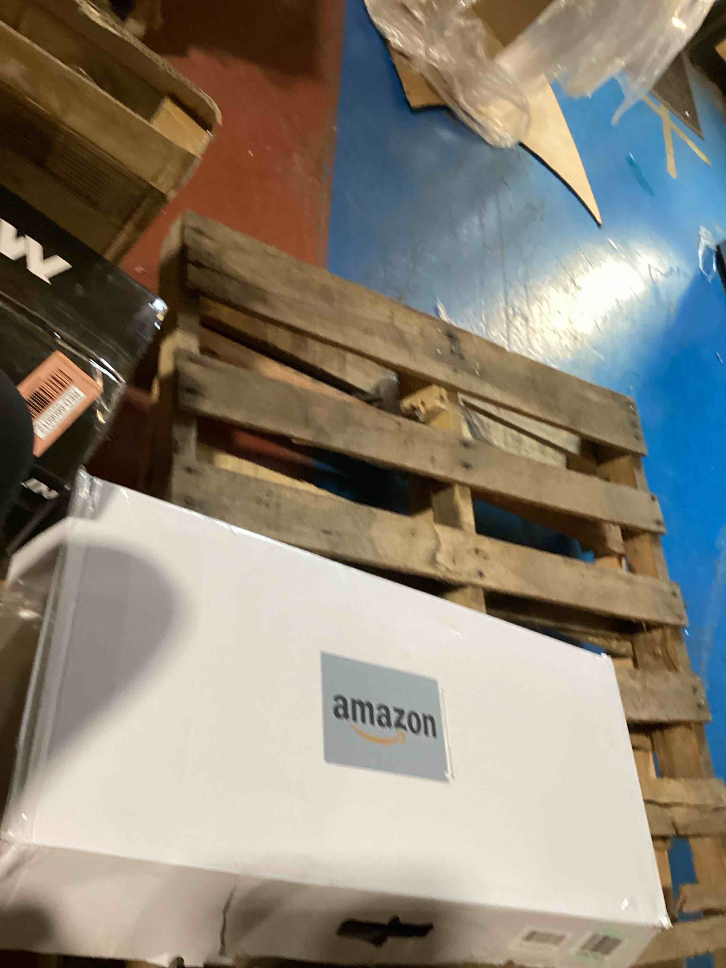 https://s3.amazonaws.com/lotting-images-prod/bidfta/RED6606016_1723240664966.jpeg