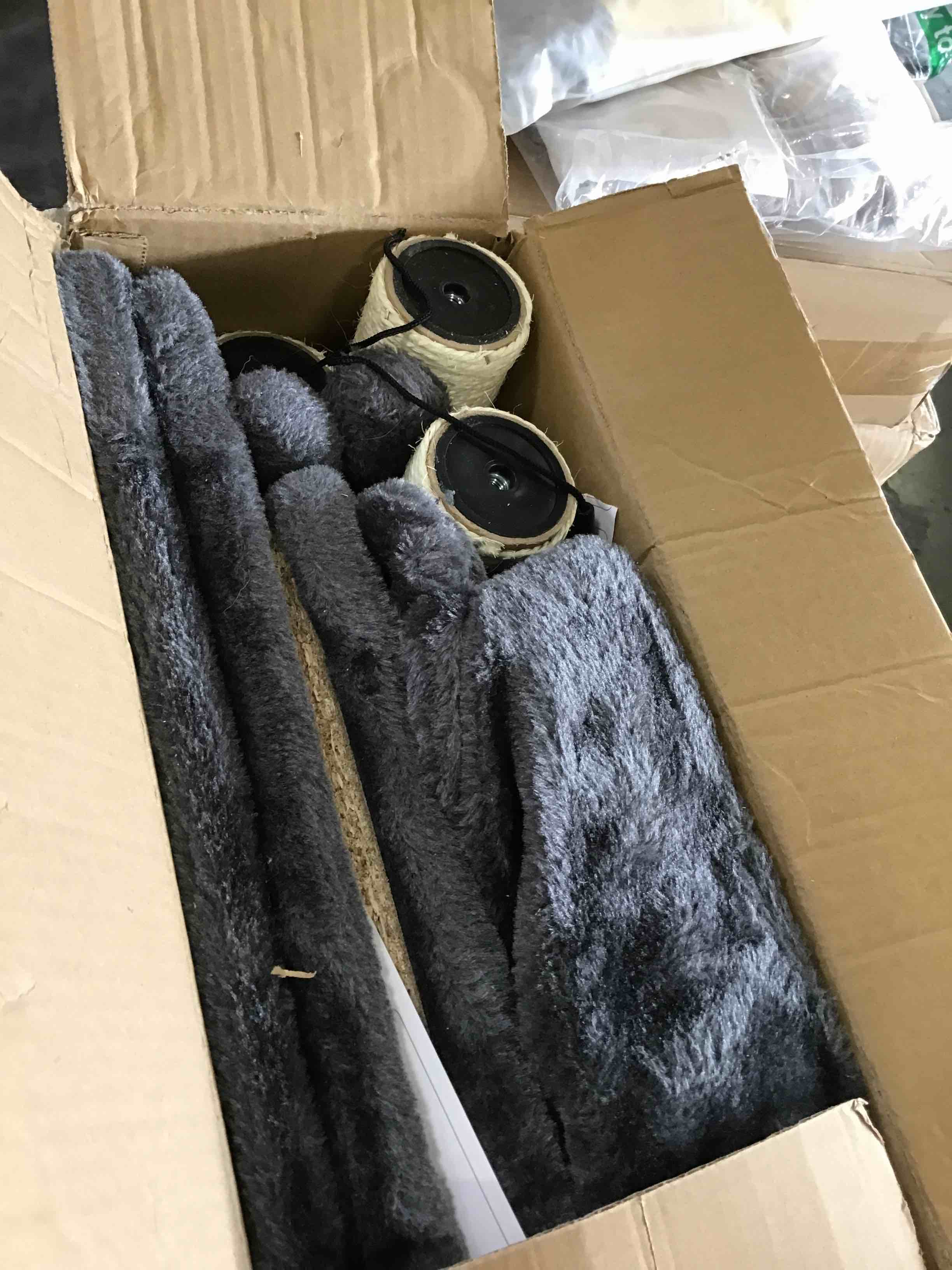 https://s3.amazonaws.com/lotting-images-prod/bidfta/RED6609613_1715259192605.jpeg