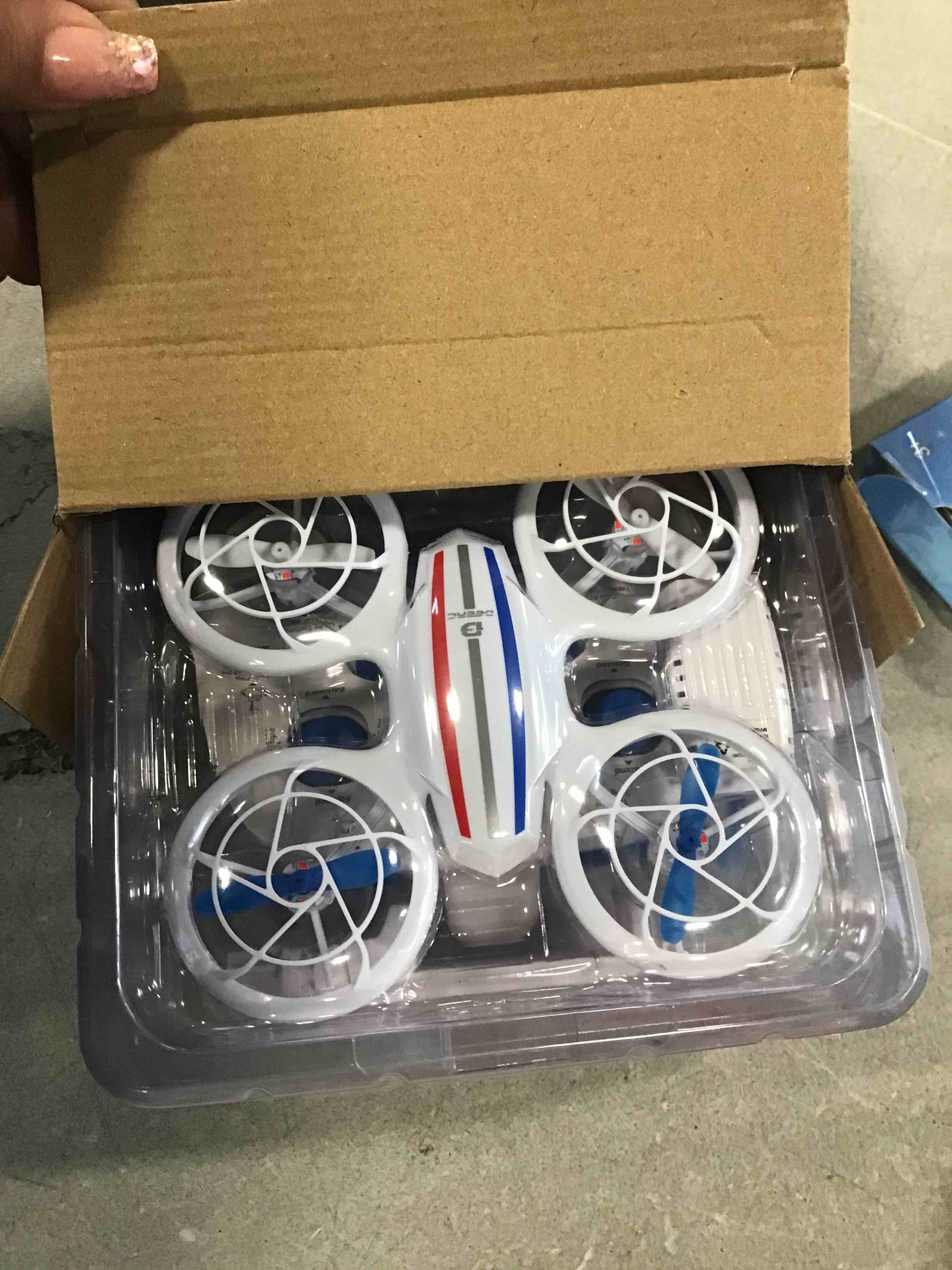 https://s3.amazonaws.com/lotting-images-prod/bidfta/RED6610616_1715701597383.jpeg