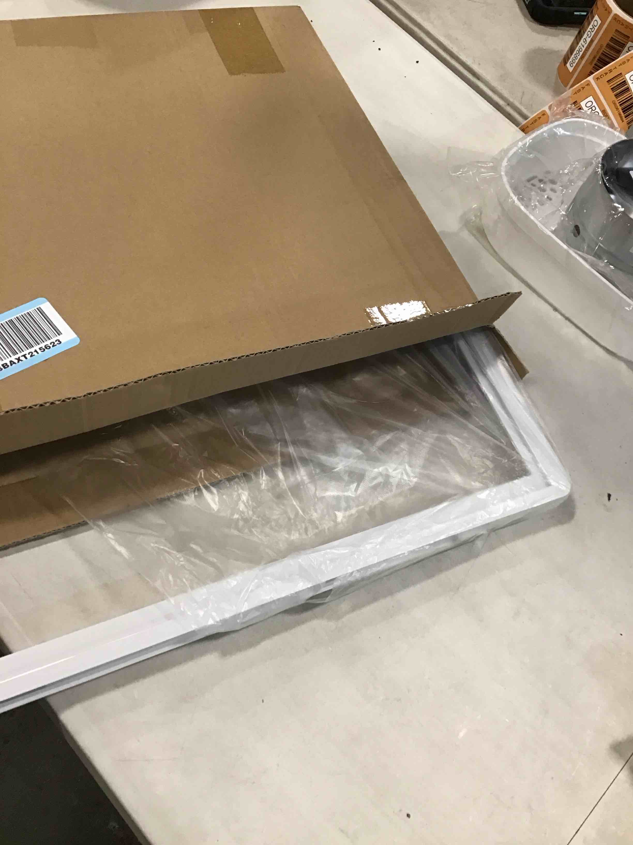 https://s3.amazonaws.com/lotting-images-prod/bidfta/RED6611007_1715710445741.jpeg