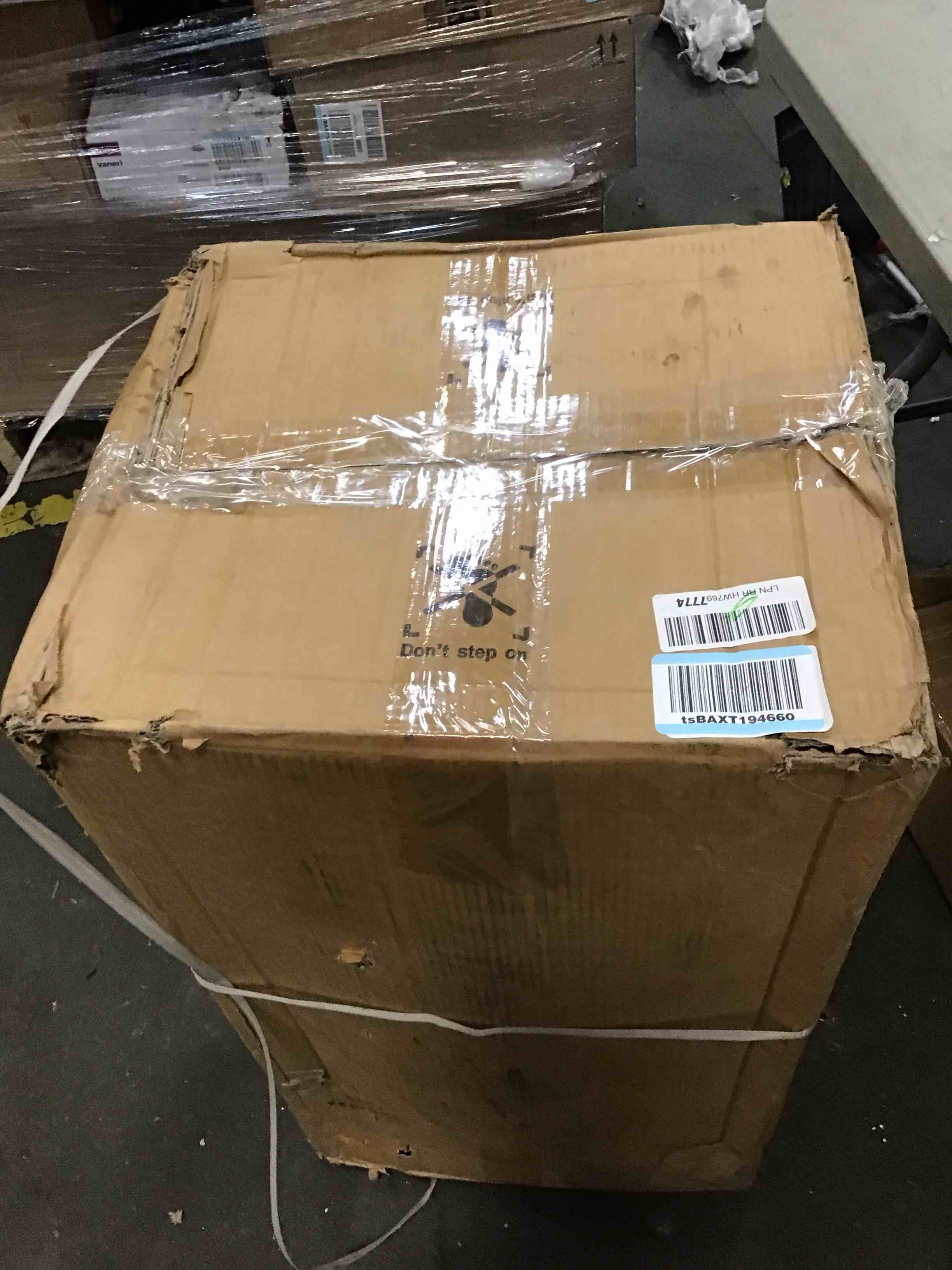 https://s3.amazonaws.com/lotting-images-prod/bidfta/RED6611437_1715867707838.jpeg