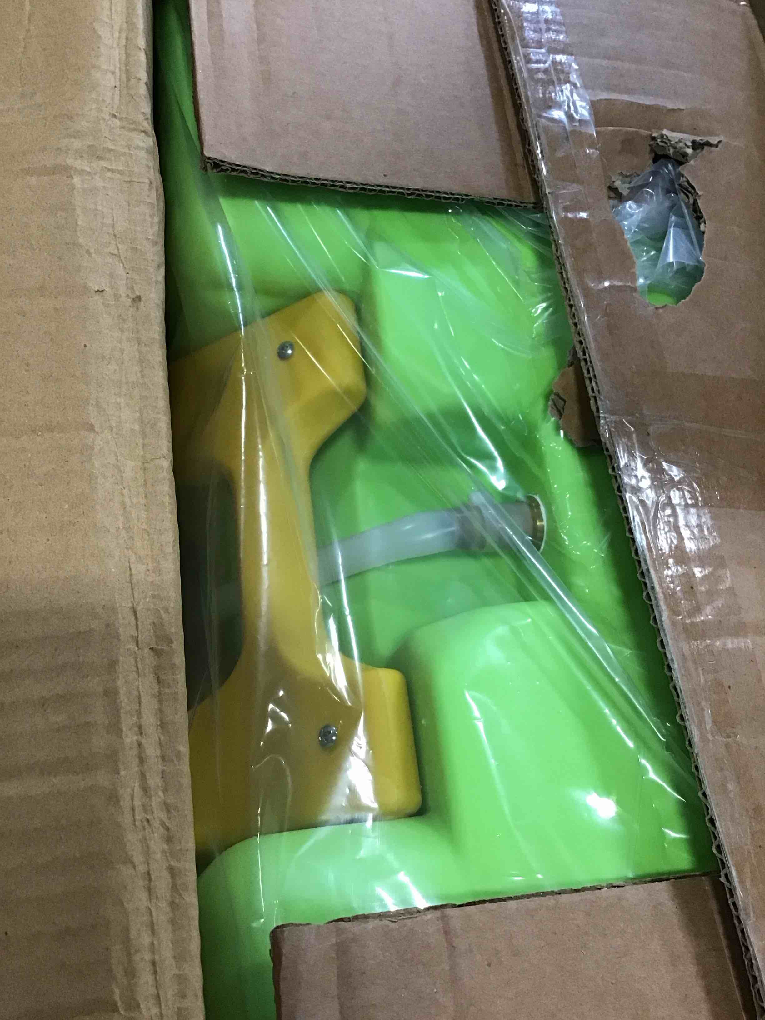 https://s3.amazonaws.com/lotting-images-prod/bidfta/RED6611489_1715875569731.jpeg