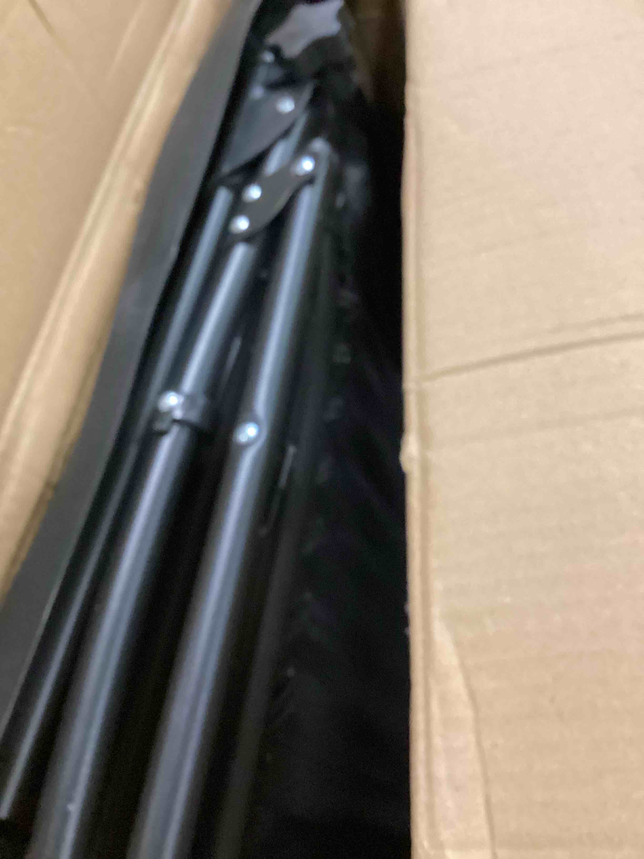 https://s3.amazonaws.com/lotting-images-prod/bidfta/RED6611860_1716120940650.jpeg