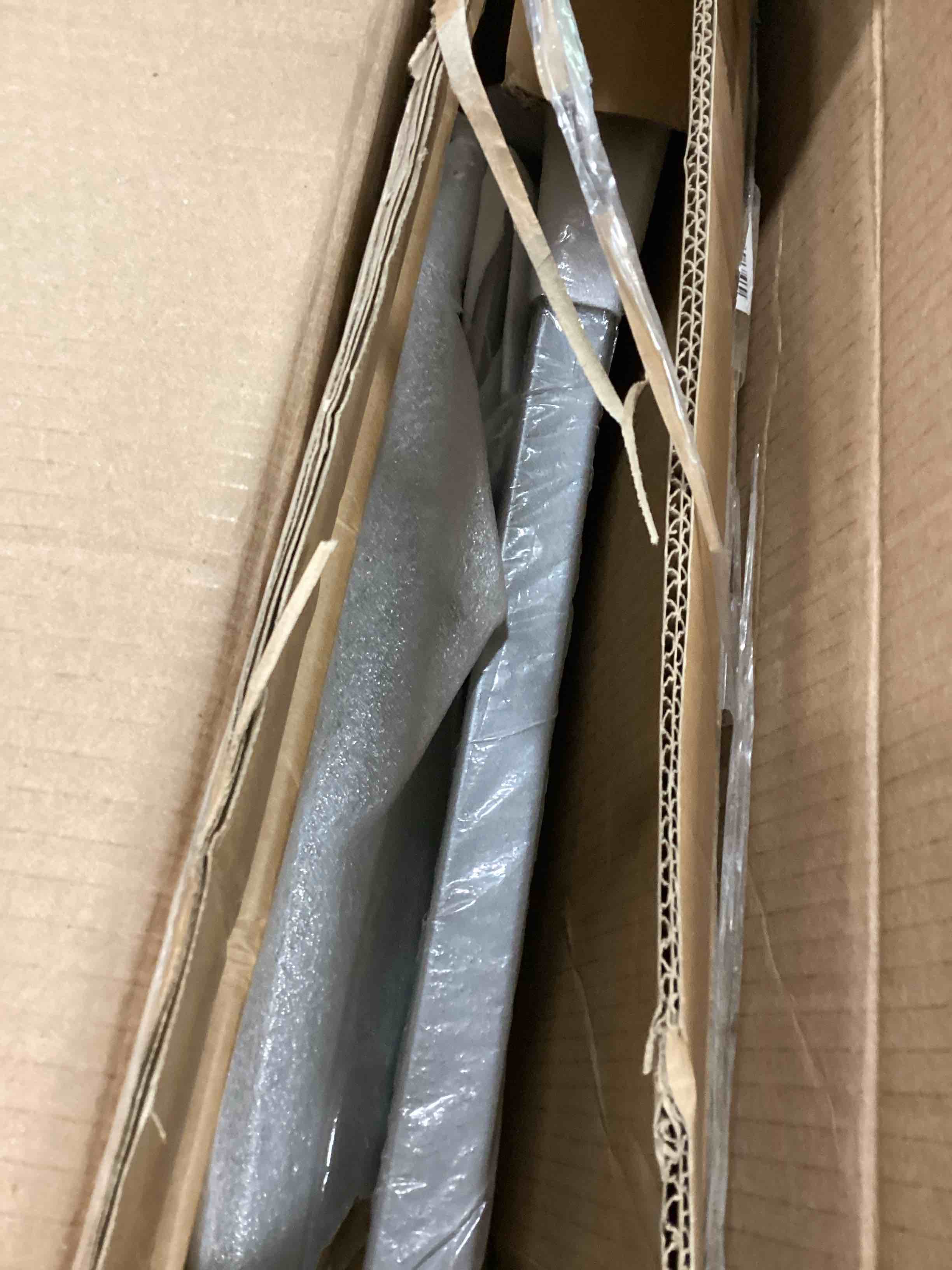 https://s3.amazonaws.com/lotting-images-prod/bidfta/RED6611949_1716136384611.jpeg
