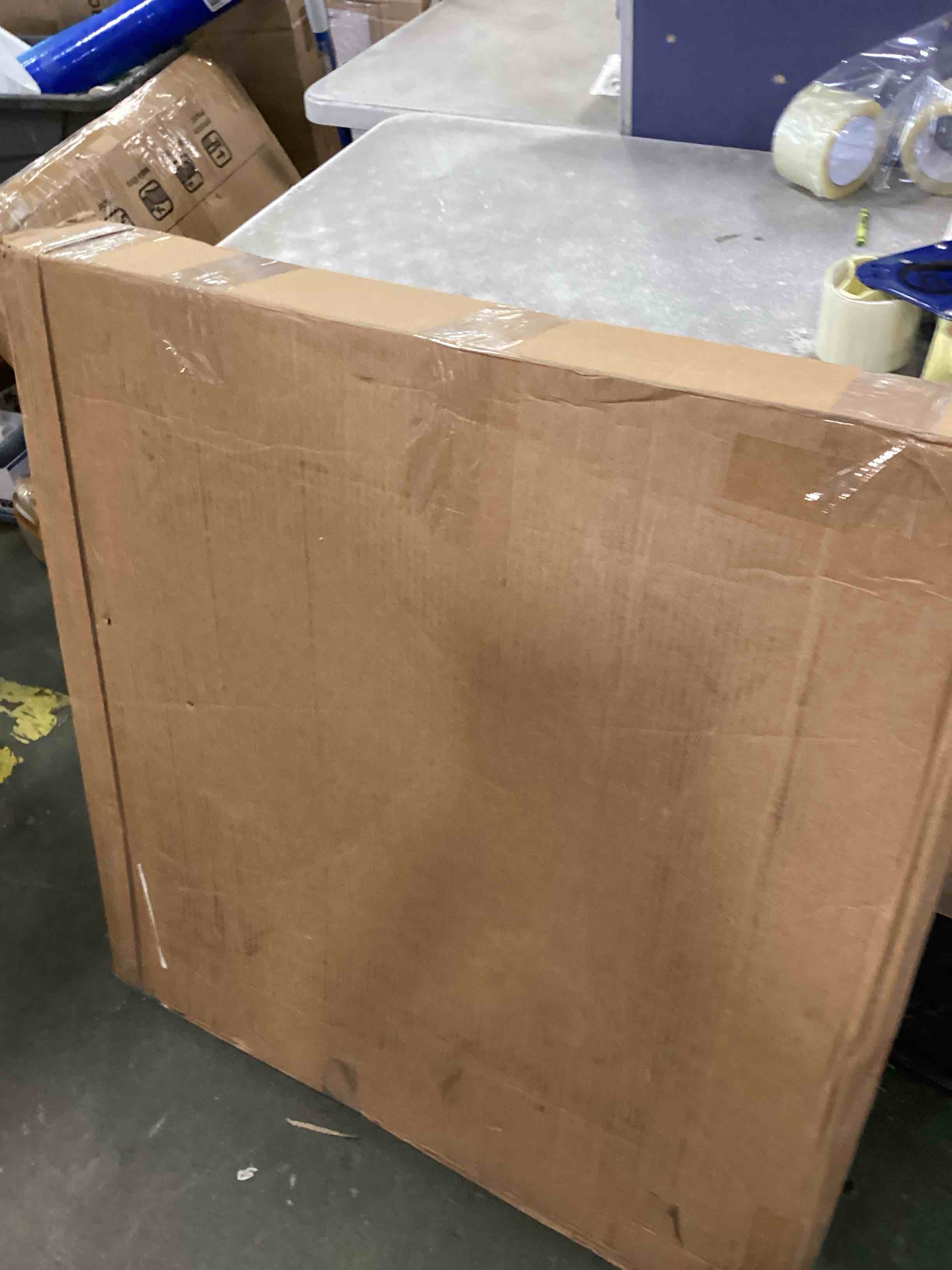 https://s3.amazonaws.com/lotting-images-prod/bidfta/RED6611949_1716136417603.jpeg