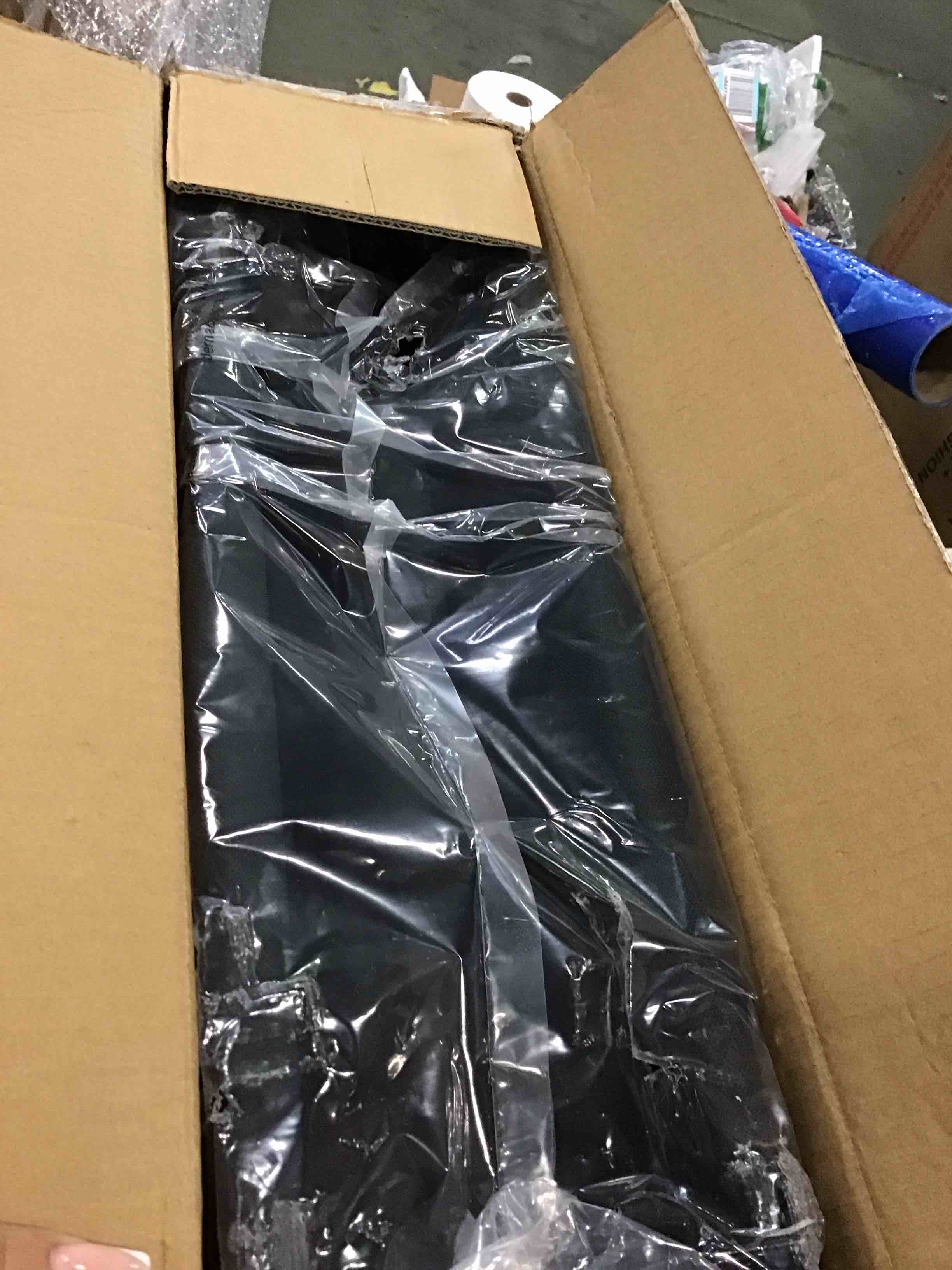 https://s3.amazonaws.com/lotting-images-prod/bidfta/RED6612092_1716208703159.jpeg