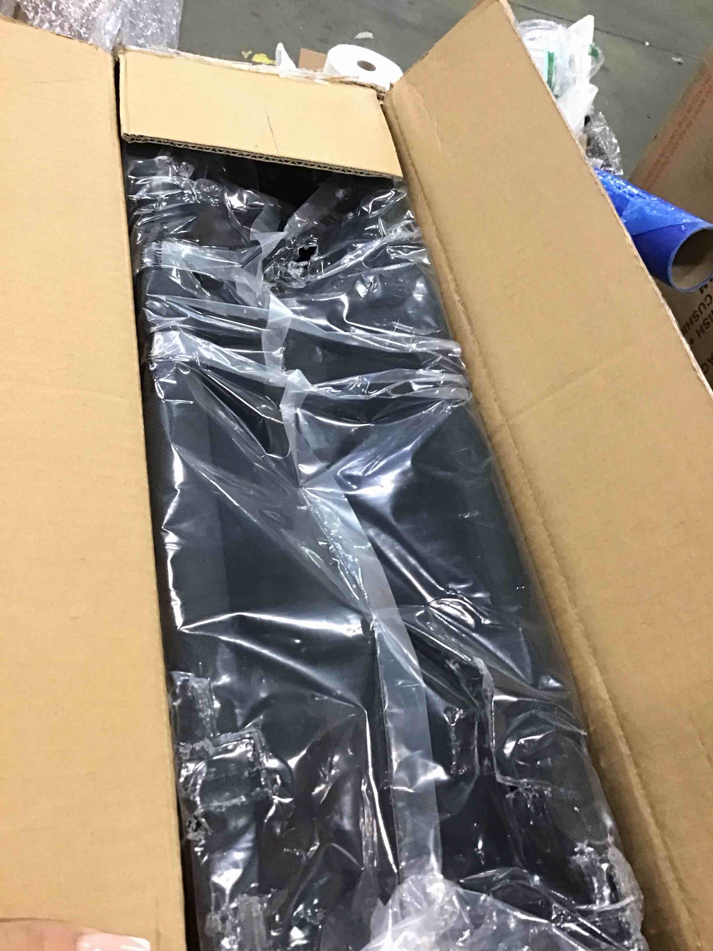 https://s3.amazonaws.com/lotting-images-prod/bidfta/RED6612092_1716208704356.jpeg