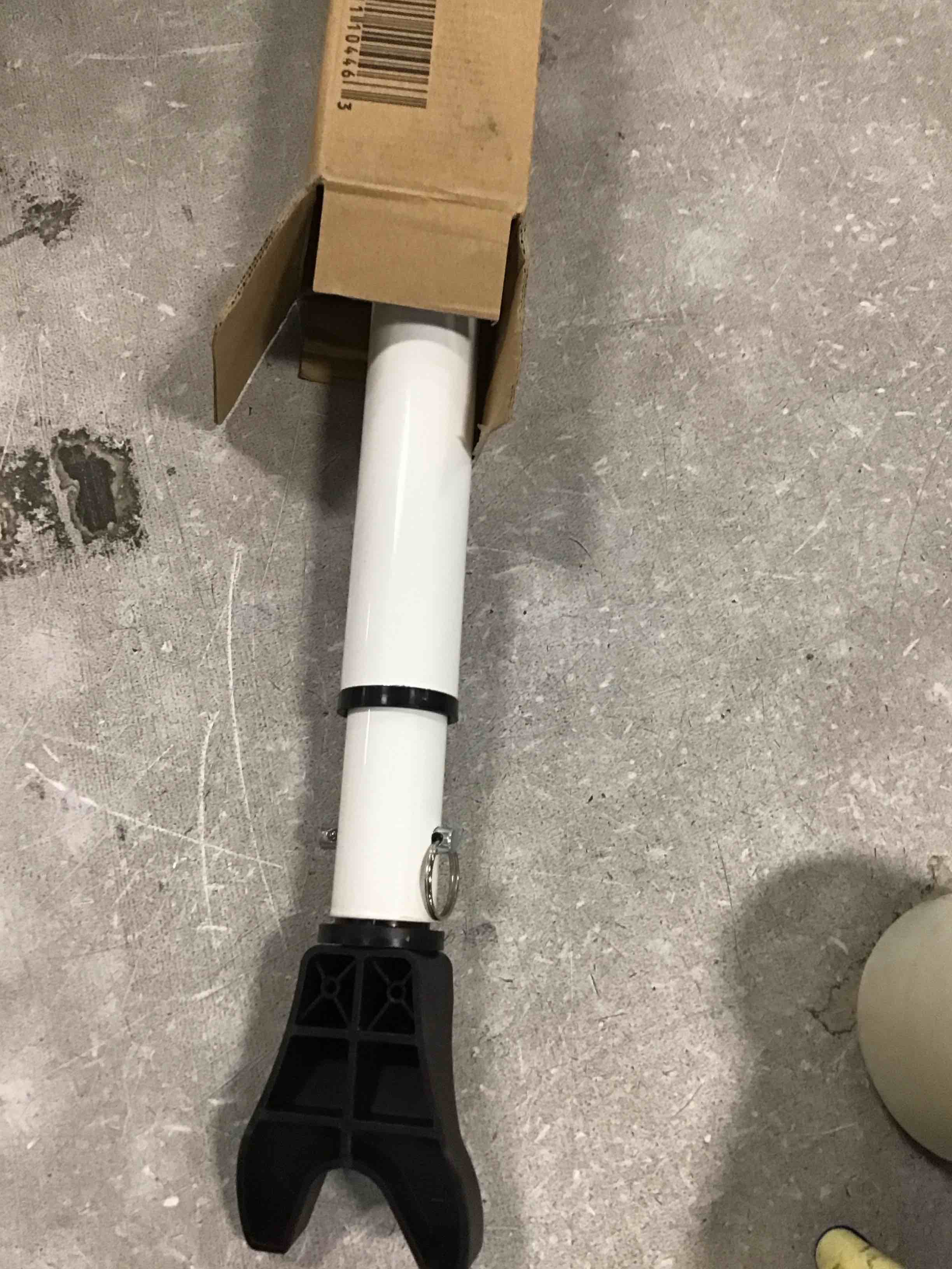 https://s3.amazonaws.com/lotting-images-prod/bidfta/RED6612188_1716222113895.jpeg