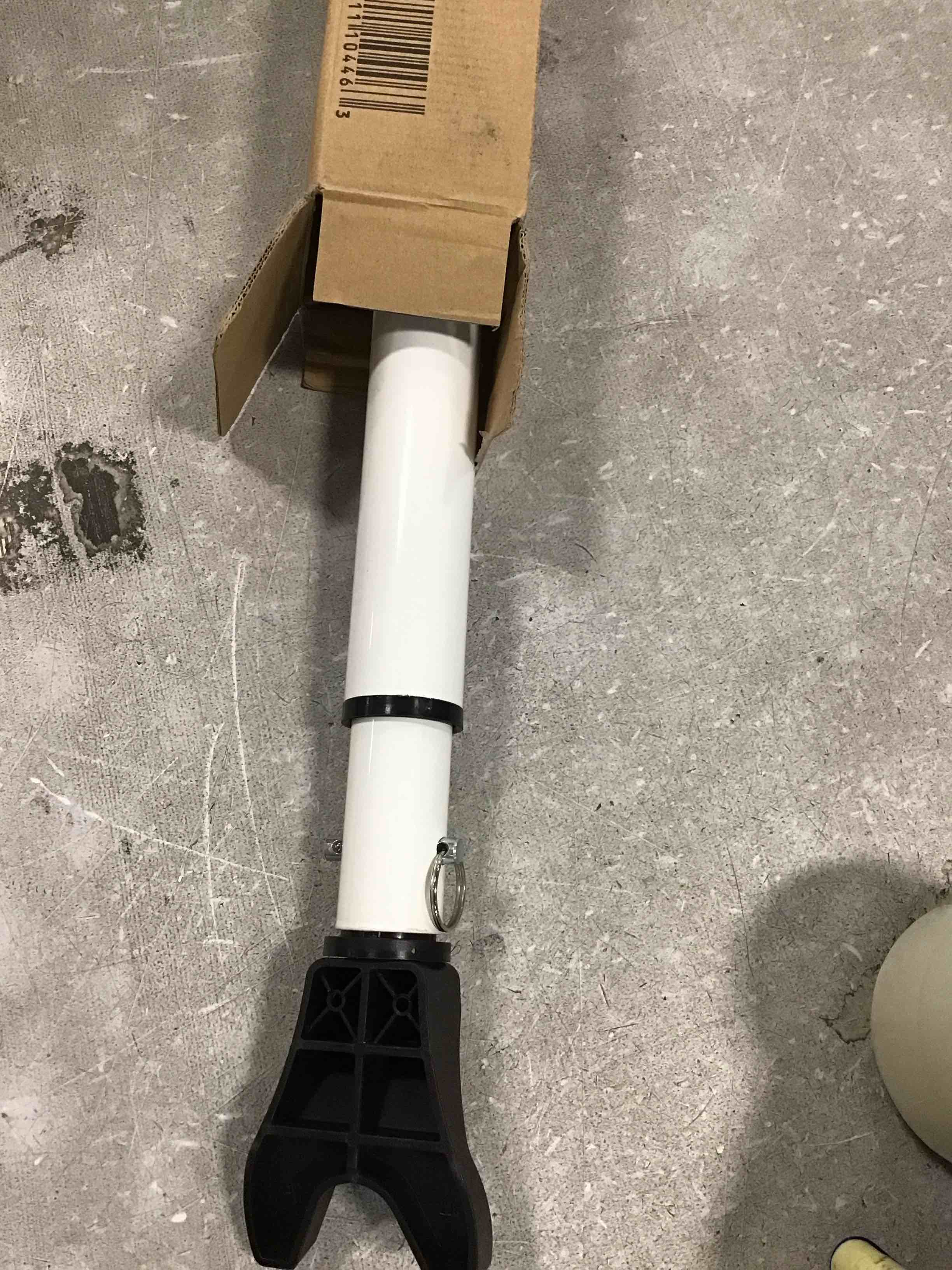 https://s3.amazonaws.com/lotting-images-prod/bidfta/RED6612188_1716222114824.jpeg