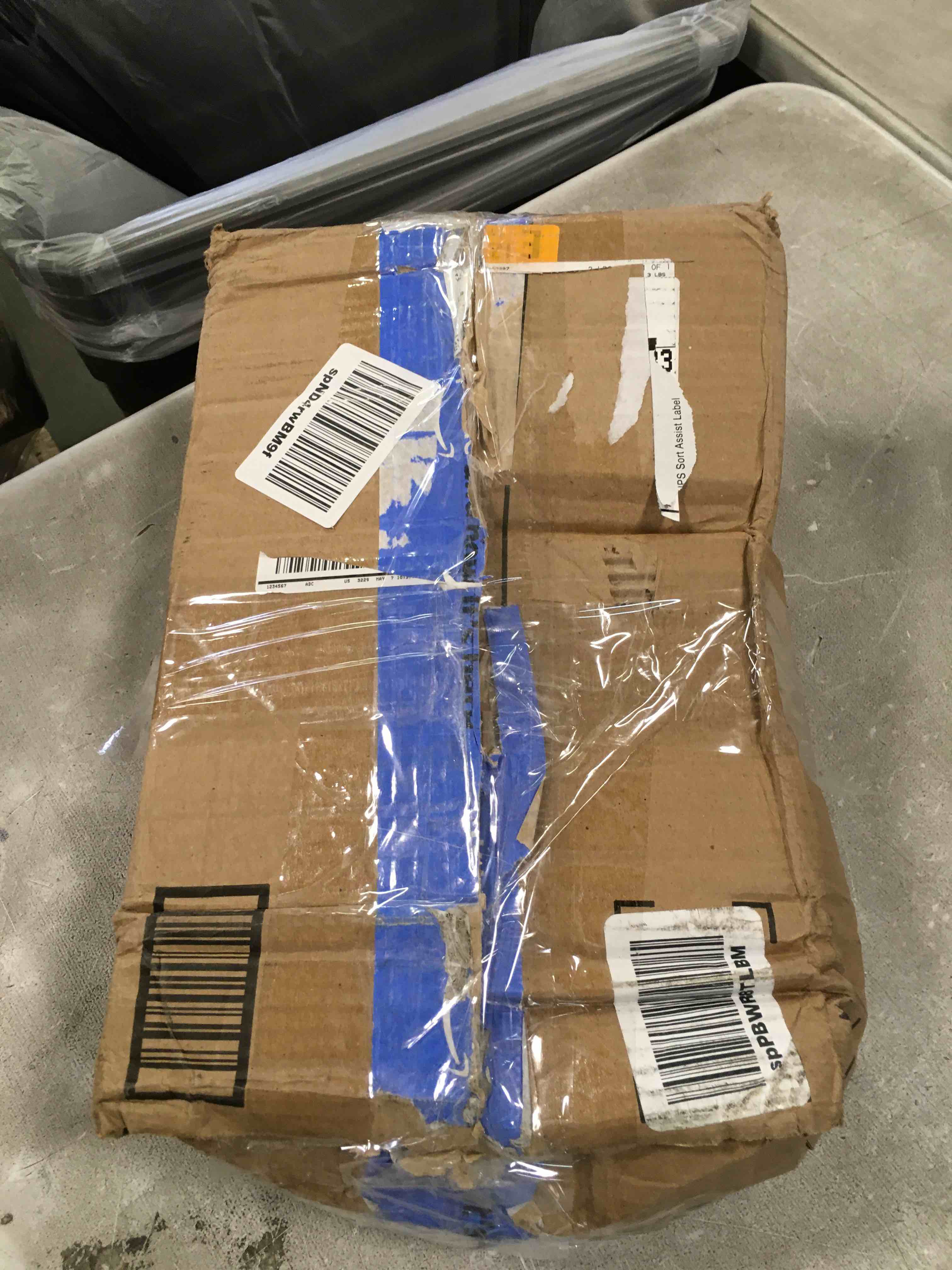 https://s3.amazonaws.com/lotting-images-prod/bidfta/RED6612210_1716226980514.jpeg