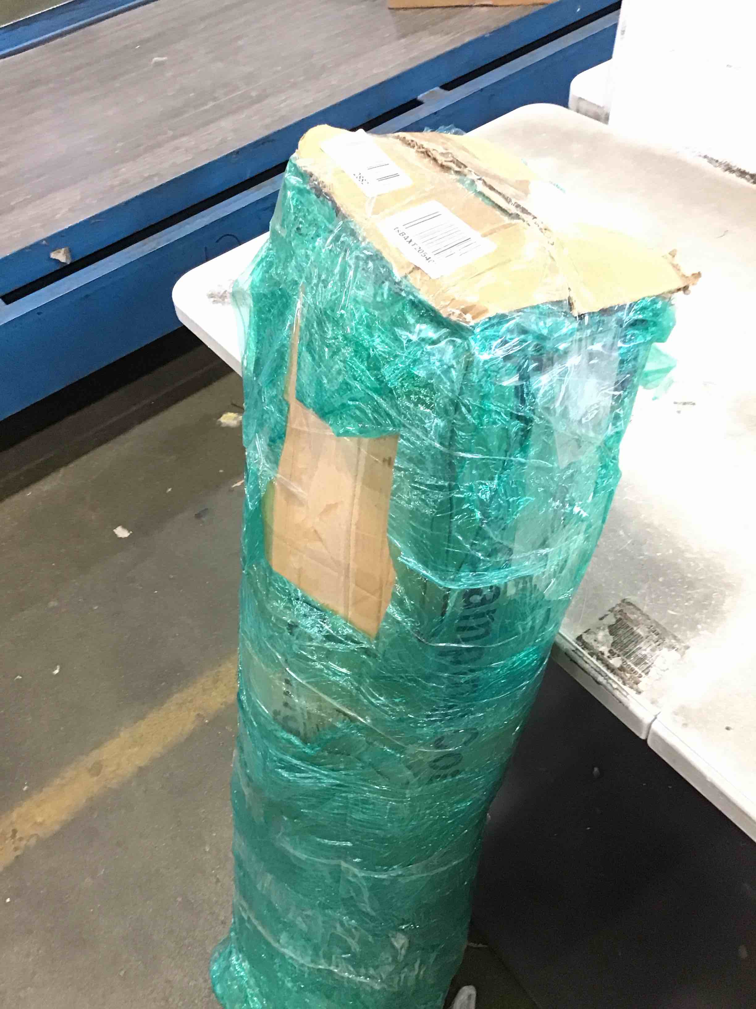 https://s3.amazonaws.com/lotting-images-prod/bidfta/RED6612408_1716306663044.jpeg