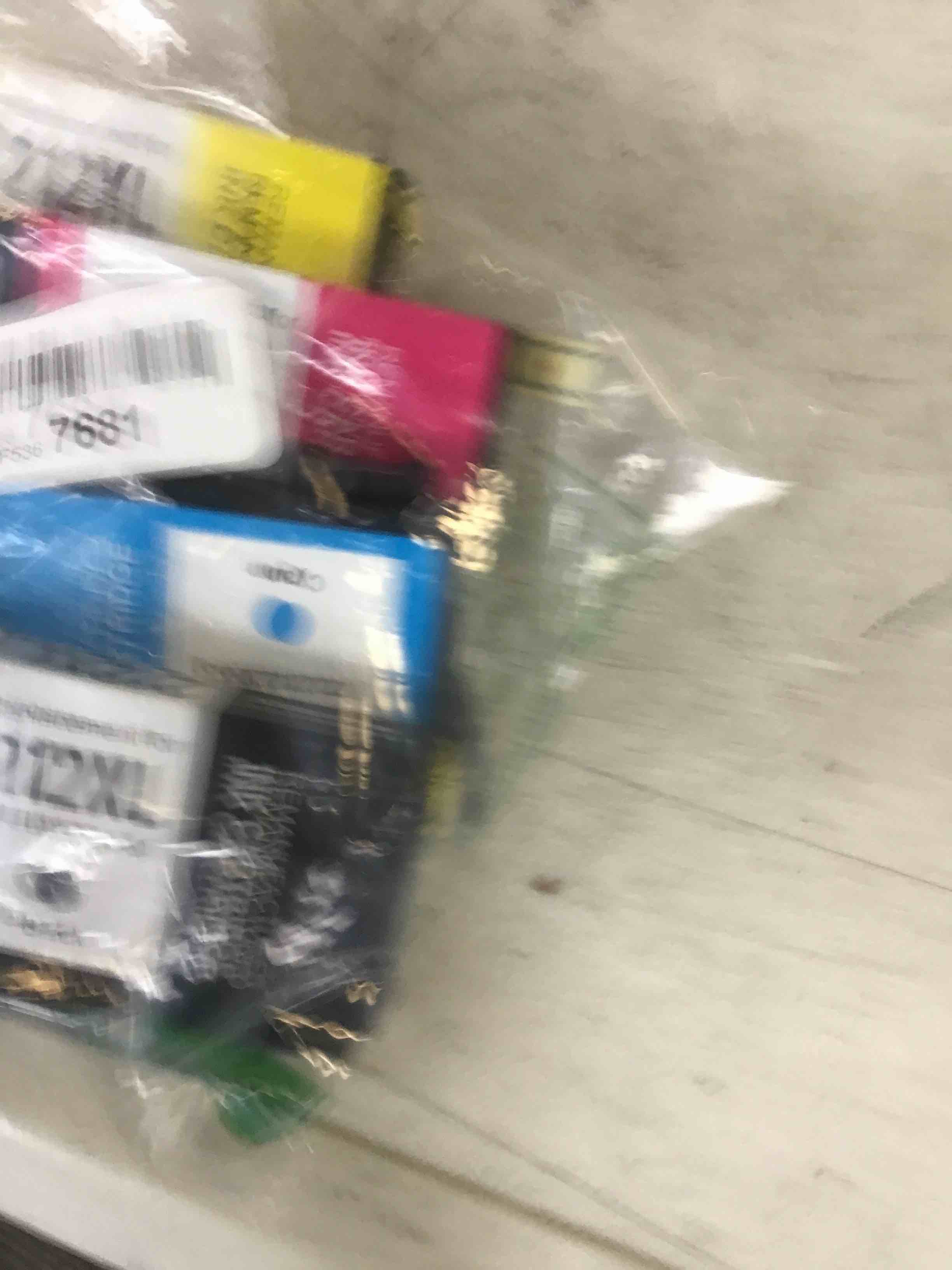 https://s3.amazonaws.com/lotting-images-prod/bidfta/RED6612519_1715088895957.jpeg