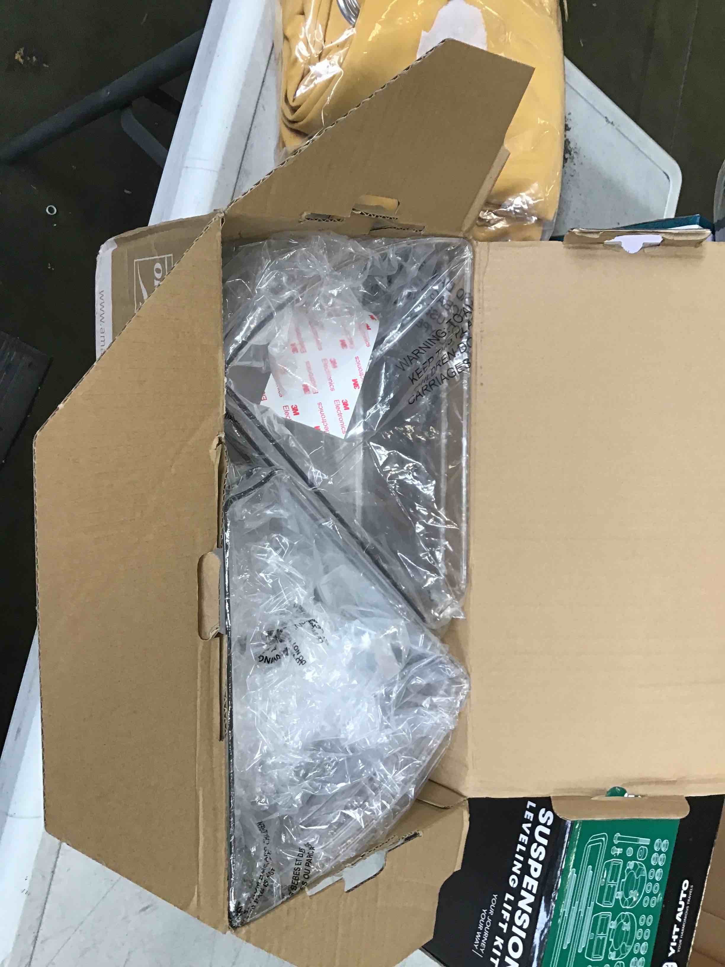 https://s3.amazonaws.com/lotting-images-prod/bidfta/RED6612541_1715093130469.jpeg