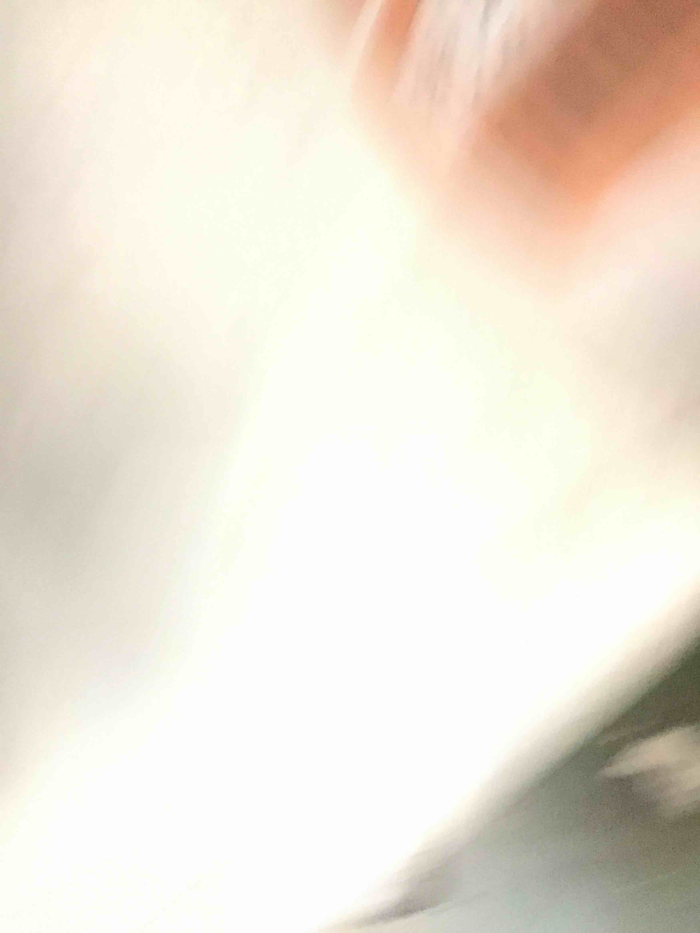 https://s3.amazonaws.com/lotting-images-prod/bidfta/RED6612615_1715103158869.jpeg
