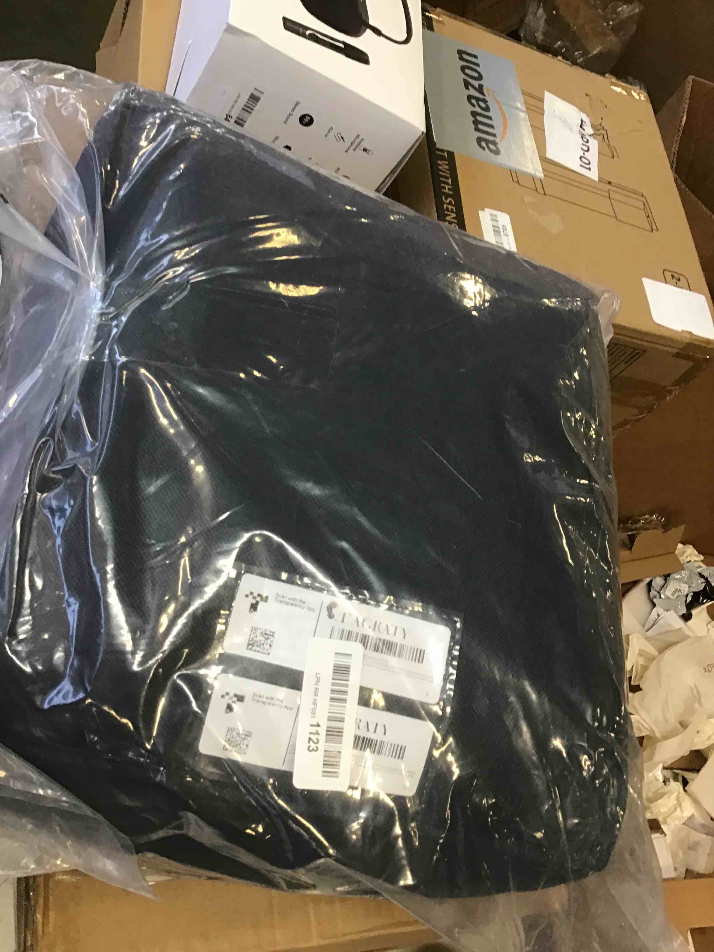 https://s3.amazonaws.com/lotting-images-prod/bidfta/RED6612749_1715178345663.jpeg
