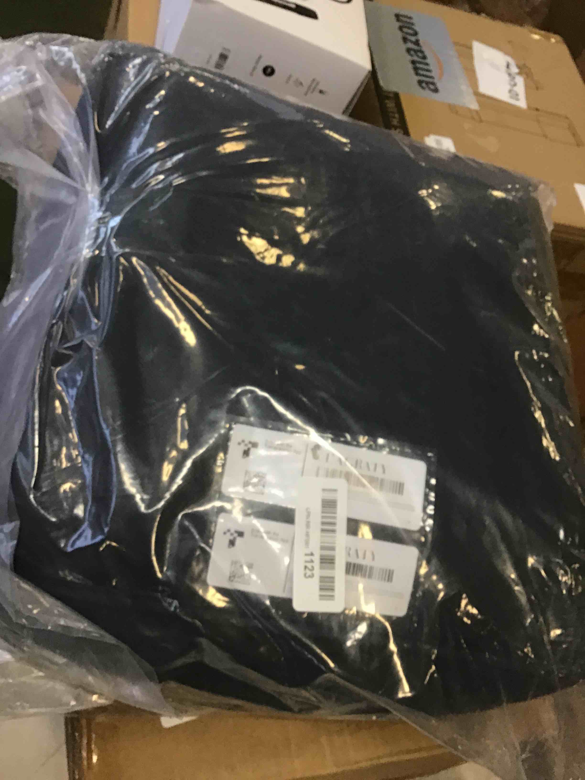 https://s3.amazonaws.com/lotting-images-prod/bidfta/RED6612749_1715178347864.jpeg