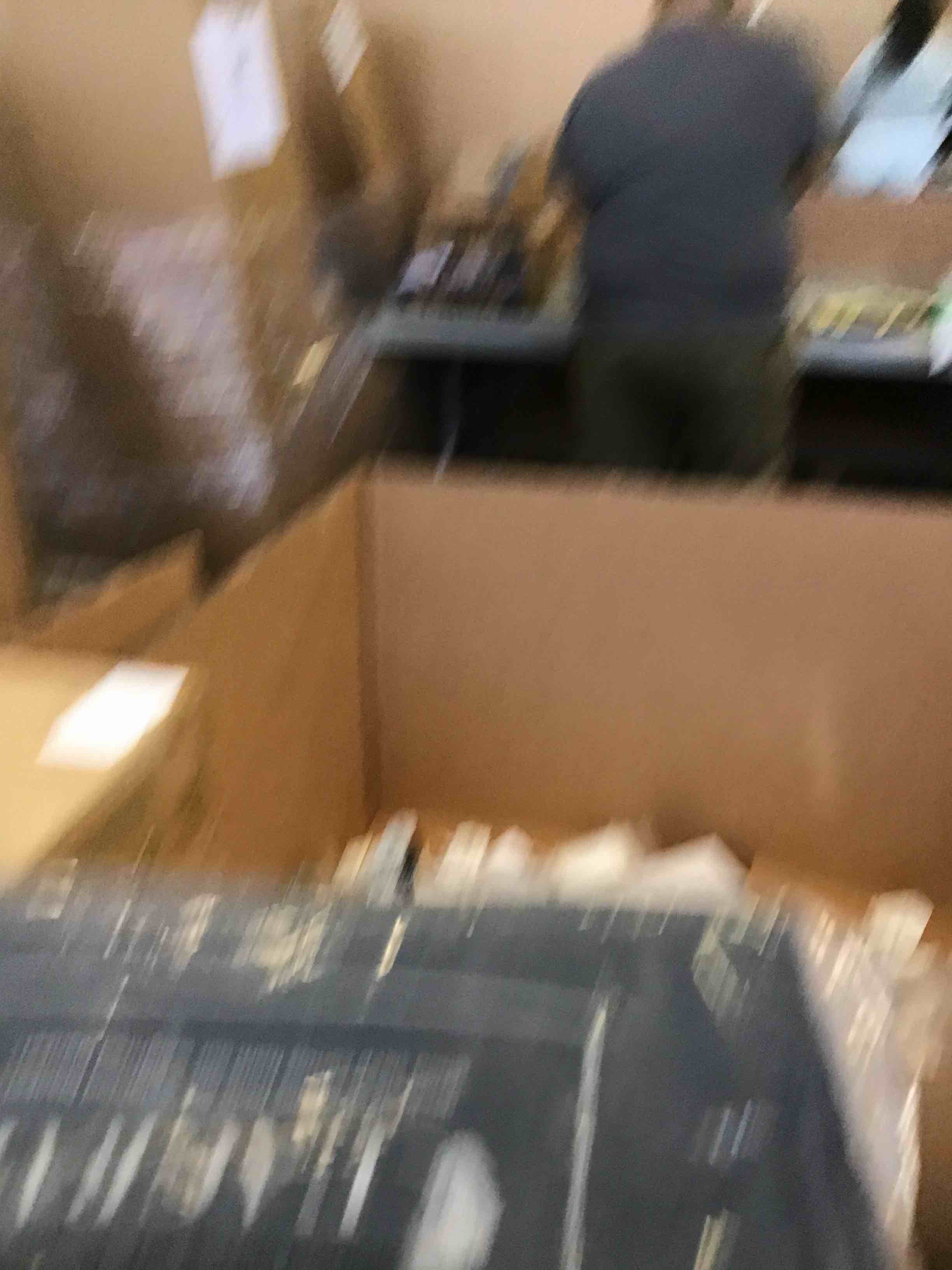 https://s3.amazonaws.com/lotting-images-prod/bidfta/RED6612749_1715178375035.jpeg