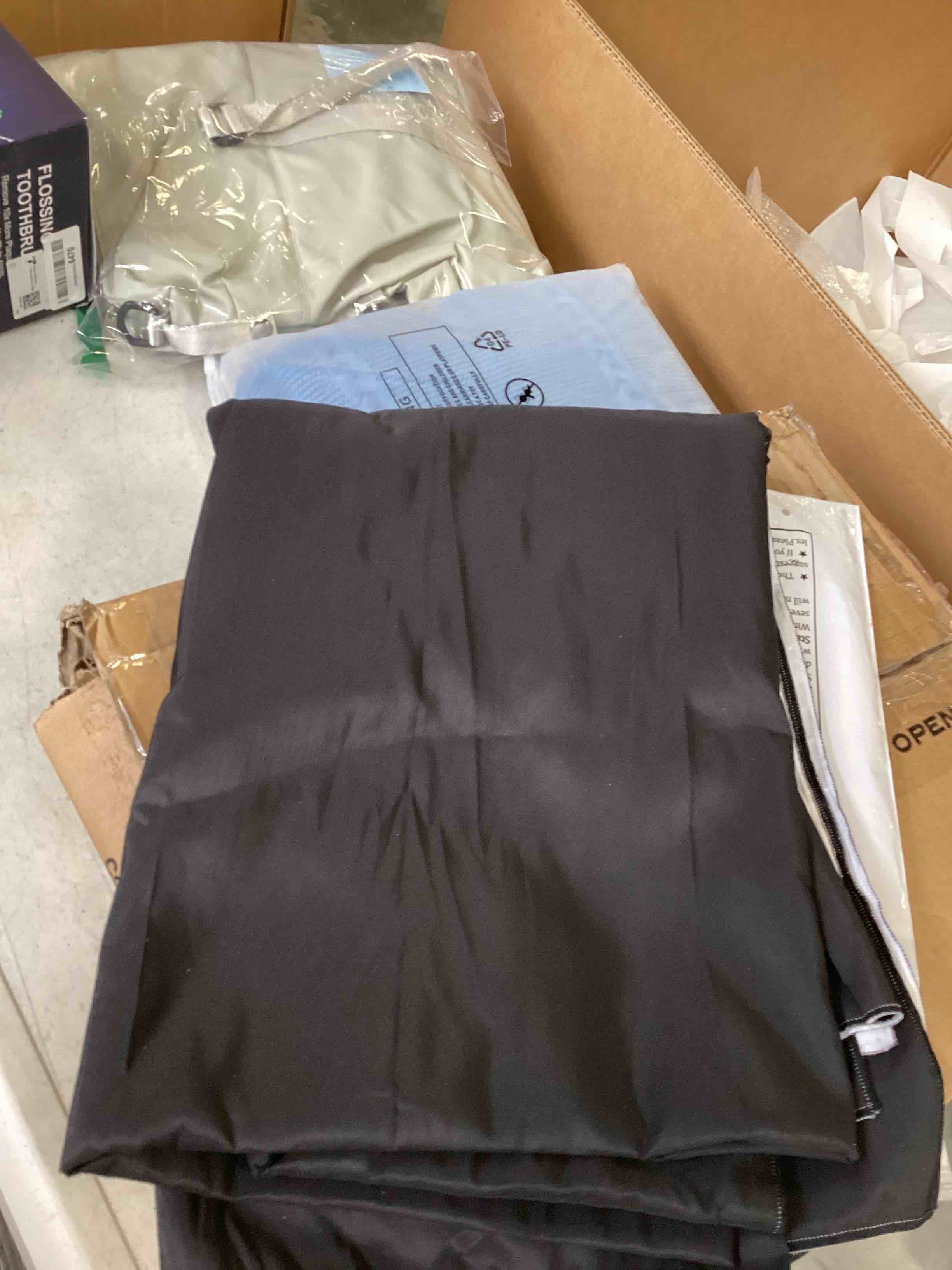 https://s3.amazonaws.com/lotting-images-prod/bidfta/RED6612963_1715266924959.jpeg
