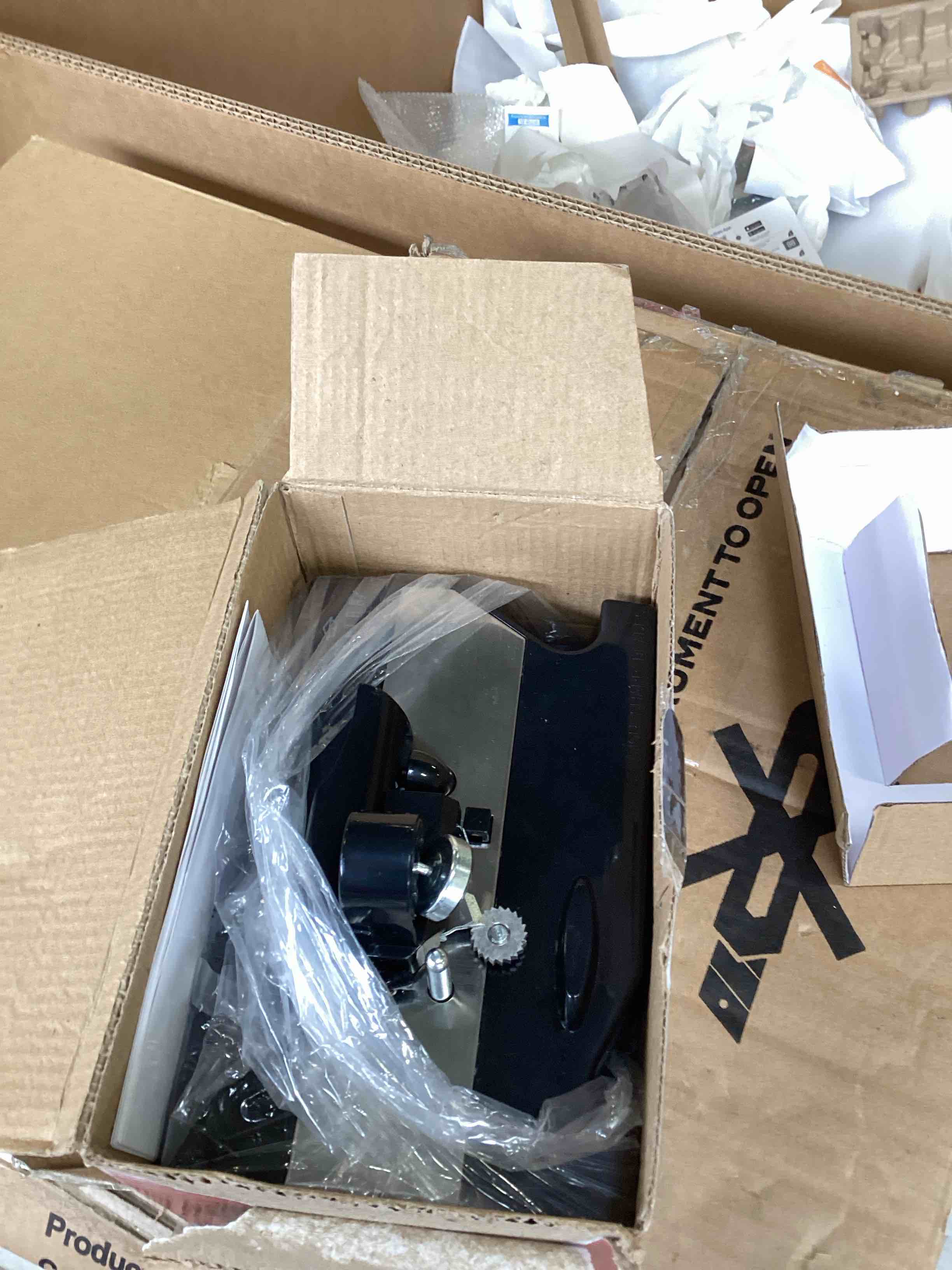 https://s3.amazonaws.com/lotting-images-prod/bidfta/RED6613025_1715276376776.jpeg