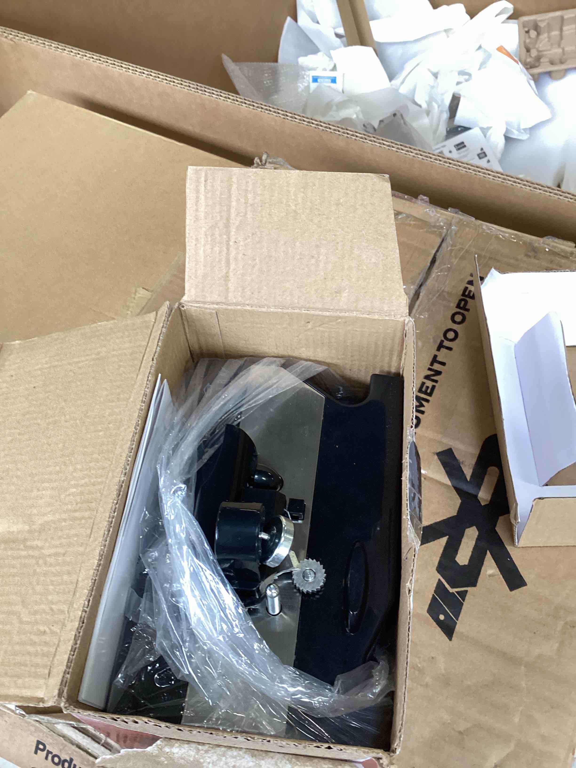 https://s3.amazonaws.com/lotting-images-prod/bidfta/RED6613025_1715276378089.jpeg