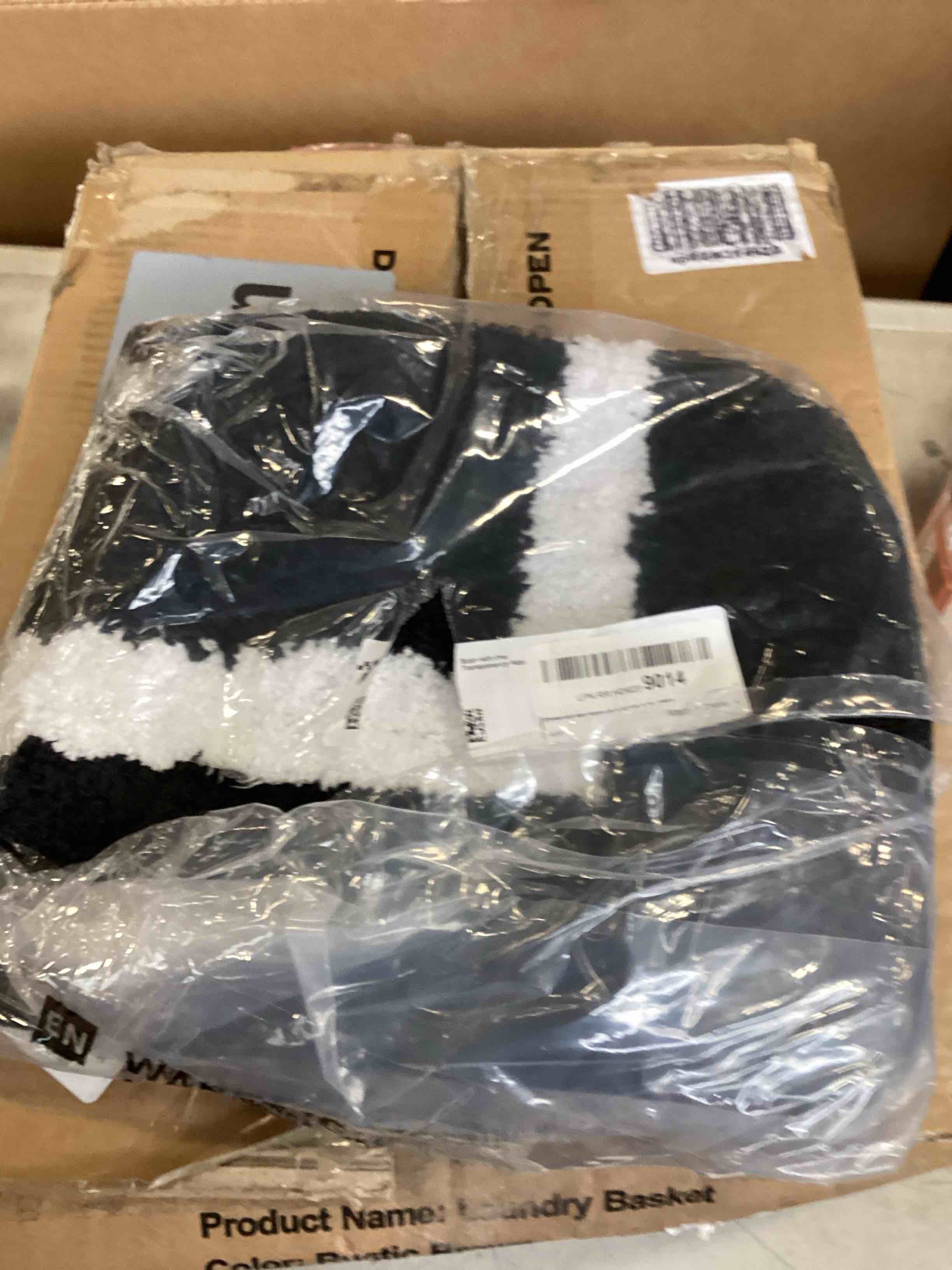 https://s3.amazonaws.com/lotting-images-prod/bidfta/RED6613063_1715282051005.jpeg