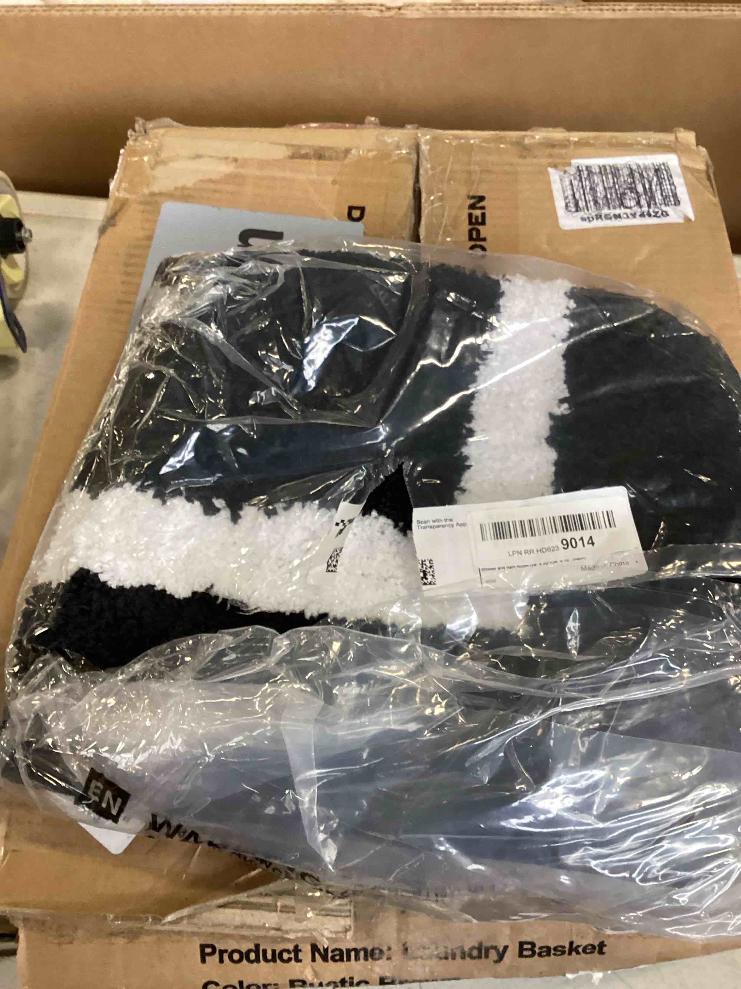https://s3.amazonaws.com/lotting-images-prod/bidfta/RED6613063_1715282051843.jpeg