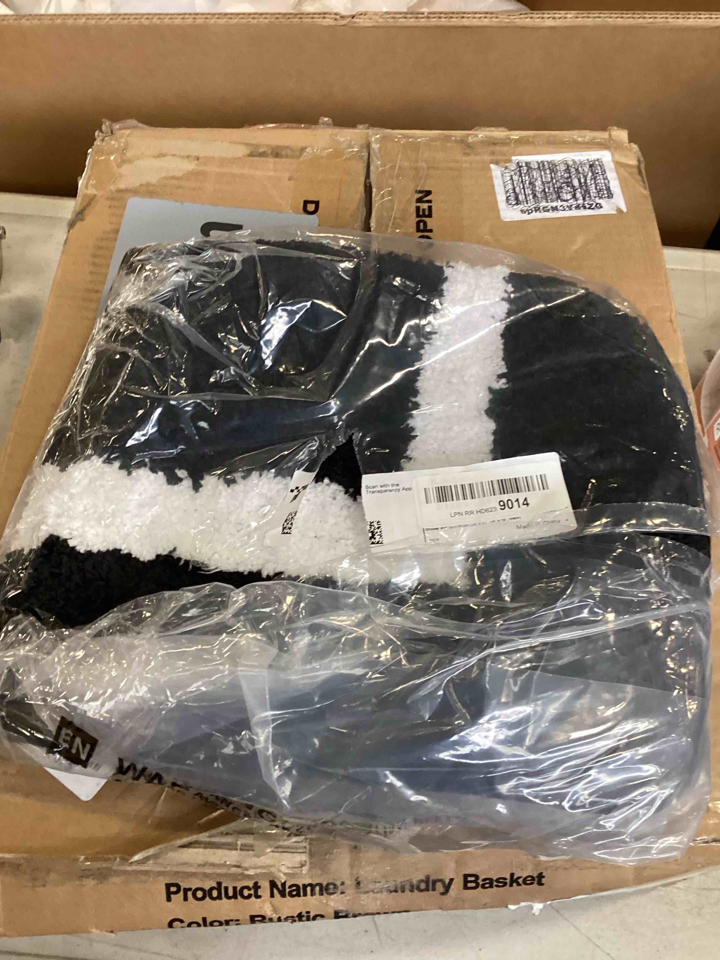 https://s3.amazonaws.com/lotting-images-prod/bidfta/RED6613063_1715282052901.jpeg