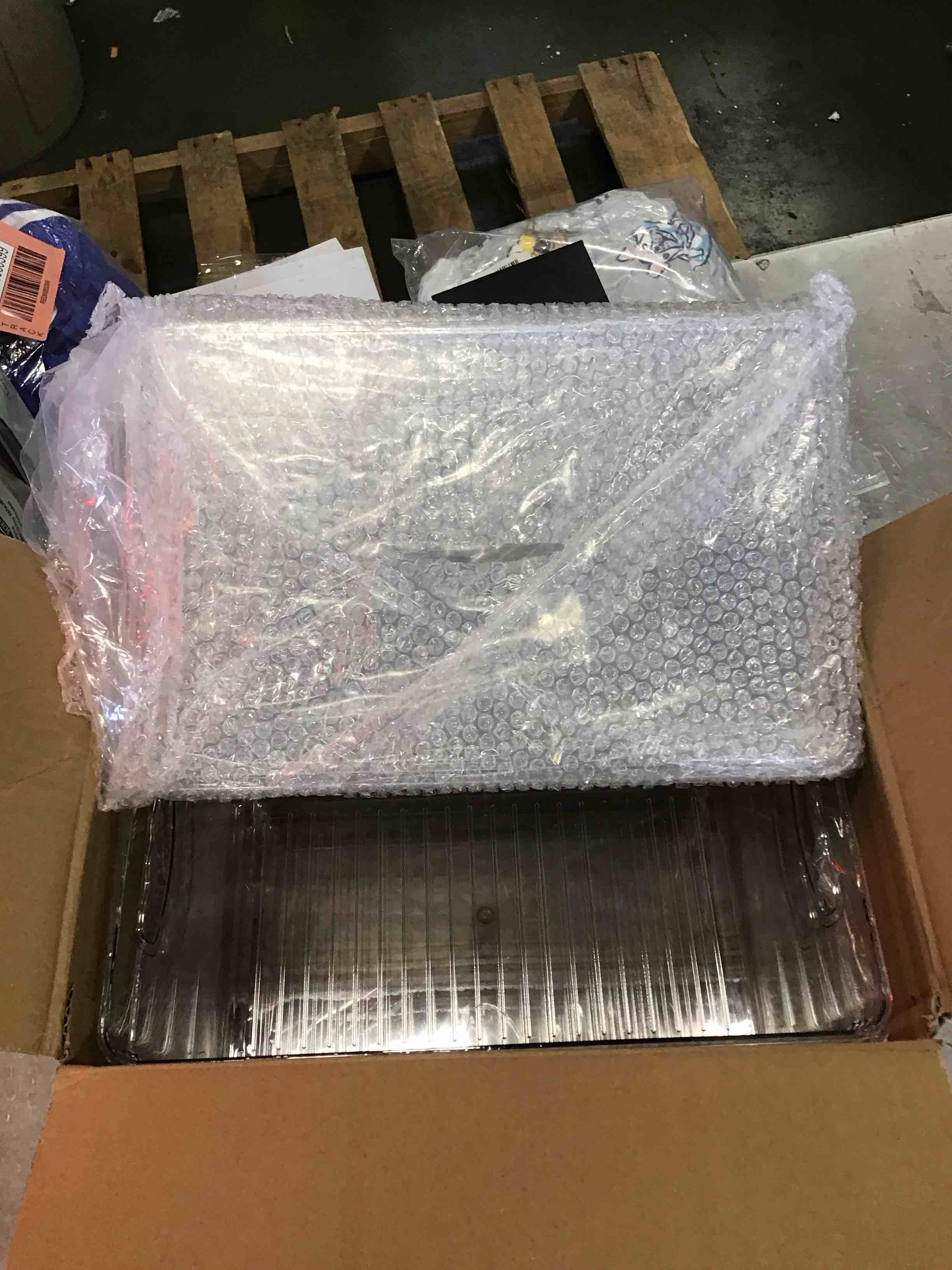 https://s3.amazonaws.com/lotting-images-prod/bidfta/RED6613325_1717701192653.jpeg