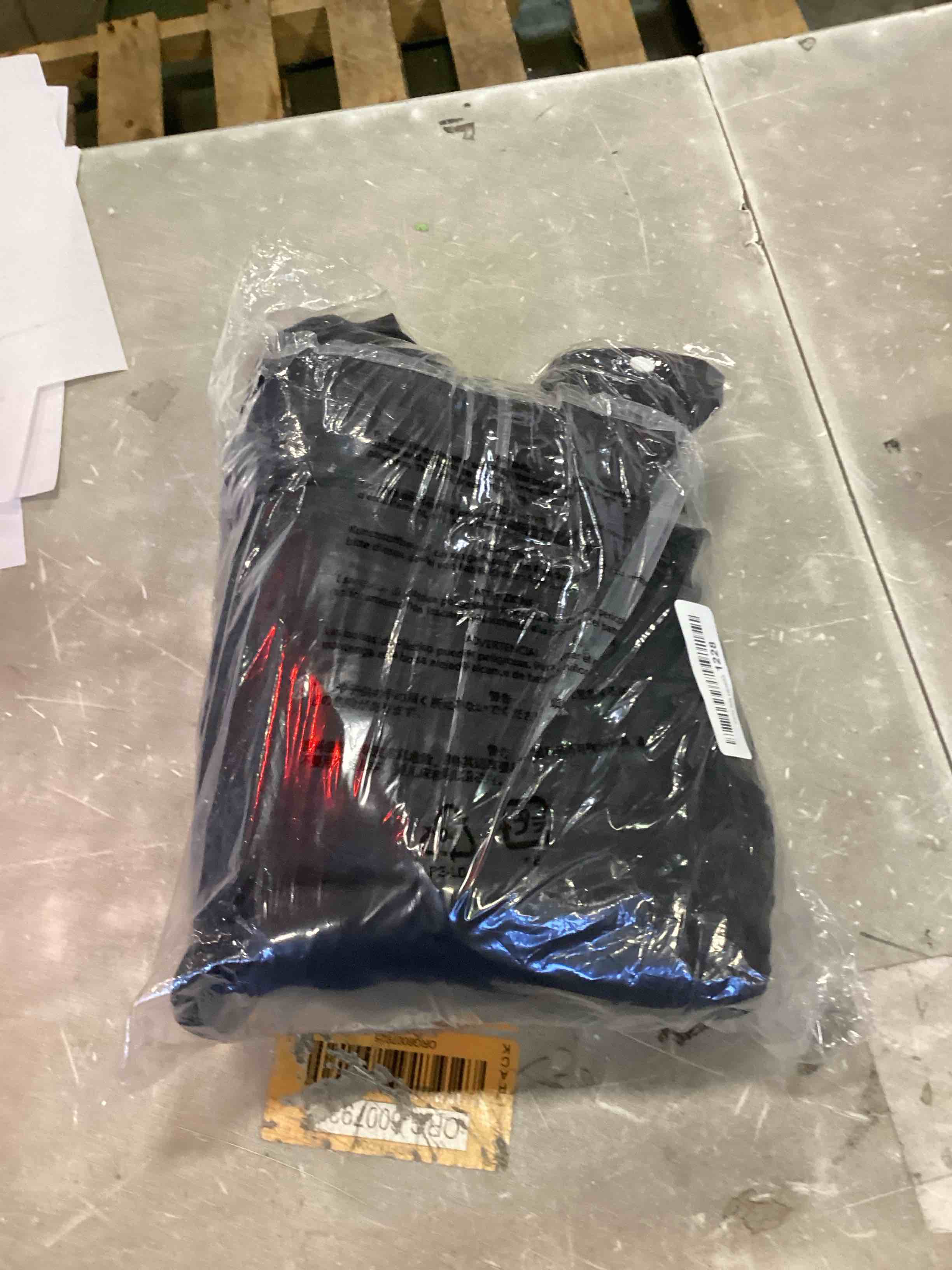 https://s3.amazonaws.com/lotting-images-prod/bidfta/RED6613402_1717761524709.jpeg