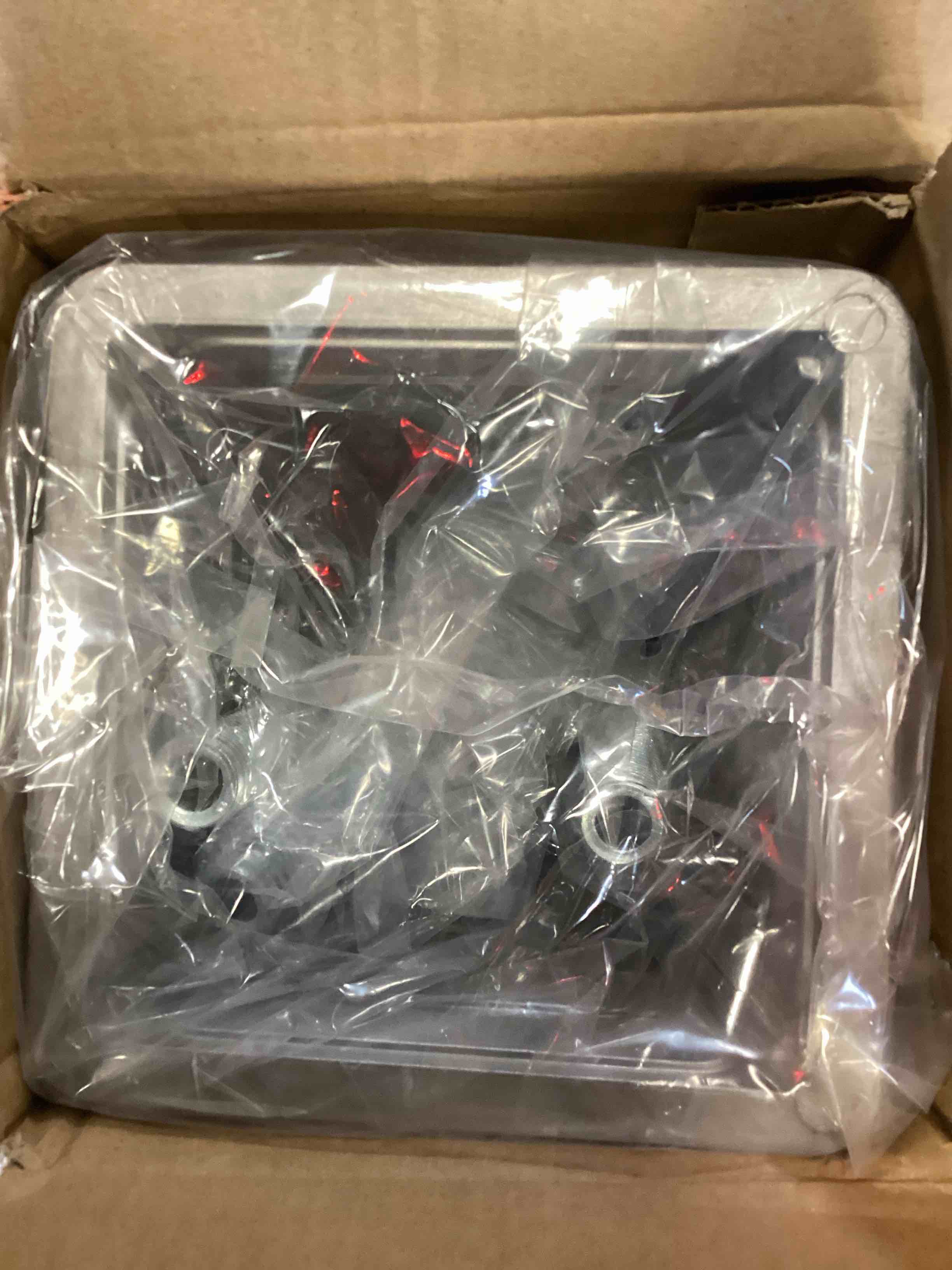 https://s3.amazonaws.com/lotting-images-prod/bidfta/RED6613613_1717787239056.jpeg