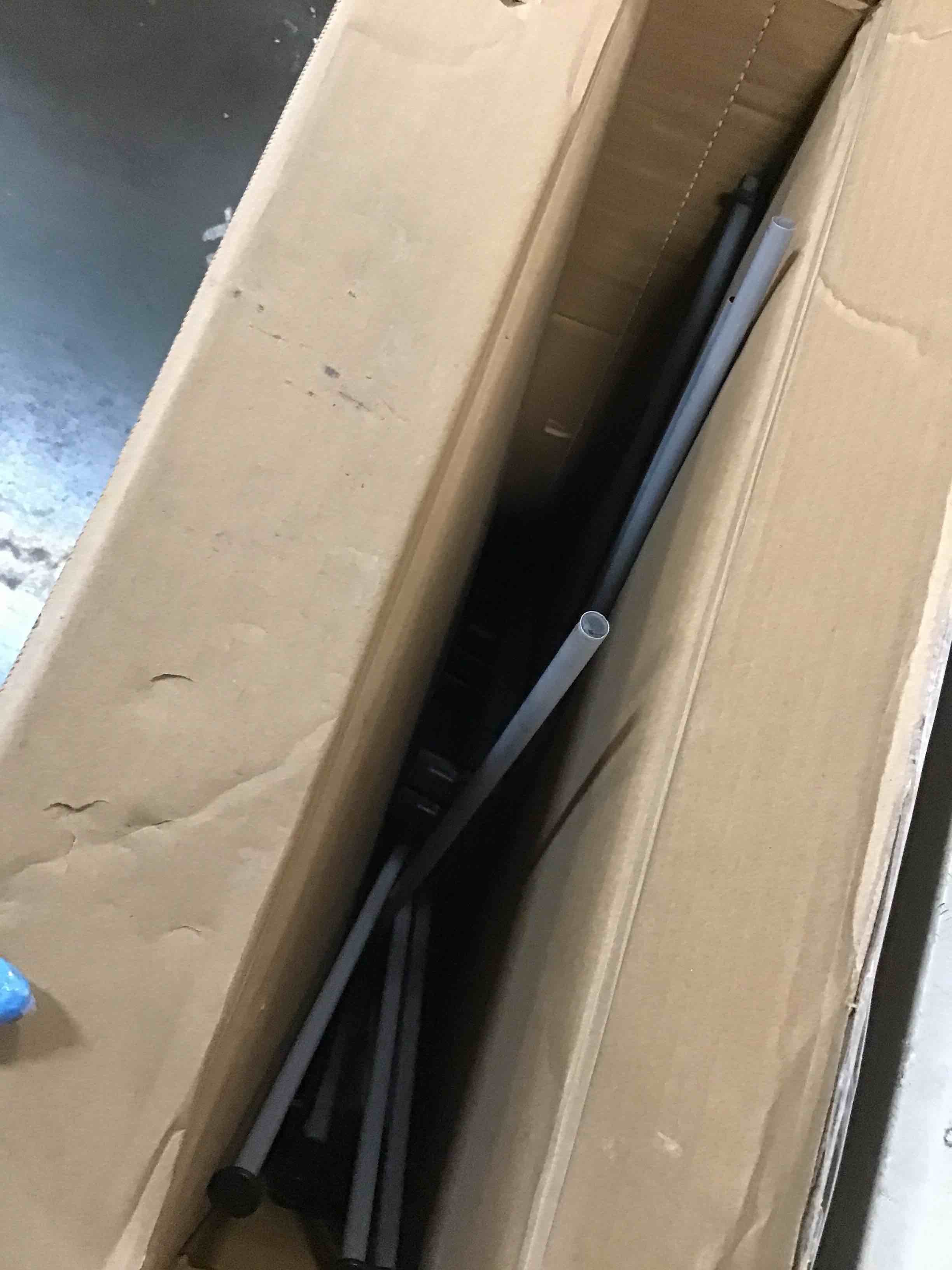 https://s3.amazonaws.com/lotting-images-prod/bidfta/RED6613706_1717850205269.jpeg