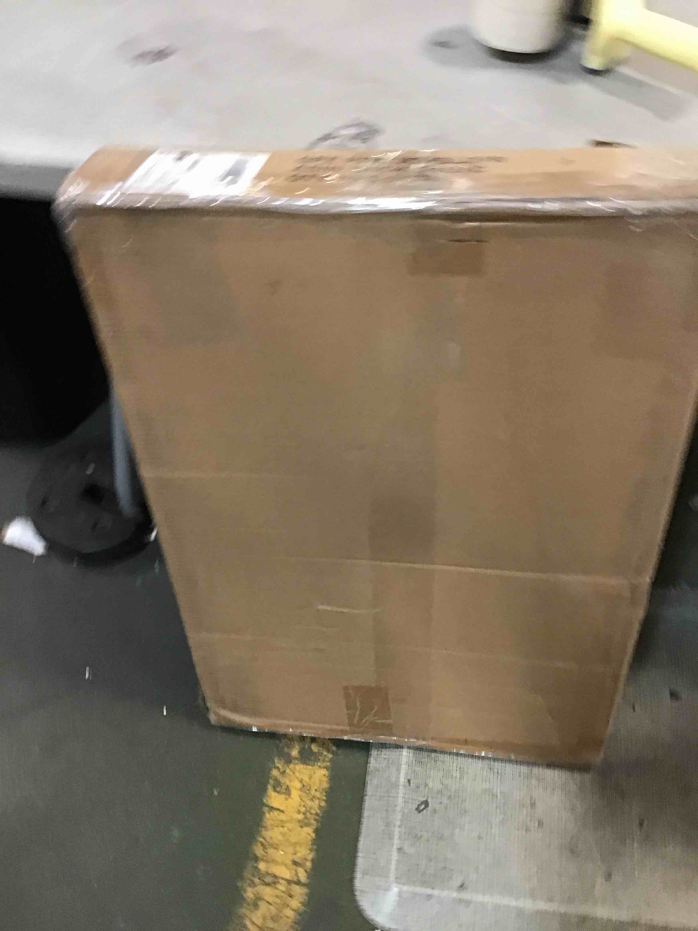 https://s3.amazonaws.com/lotting-images-prod/bidfta/RED6613706_1717850230696.jpeg