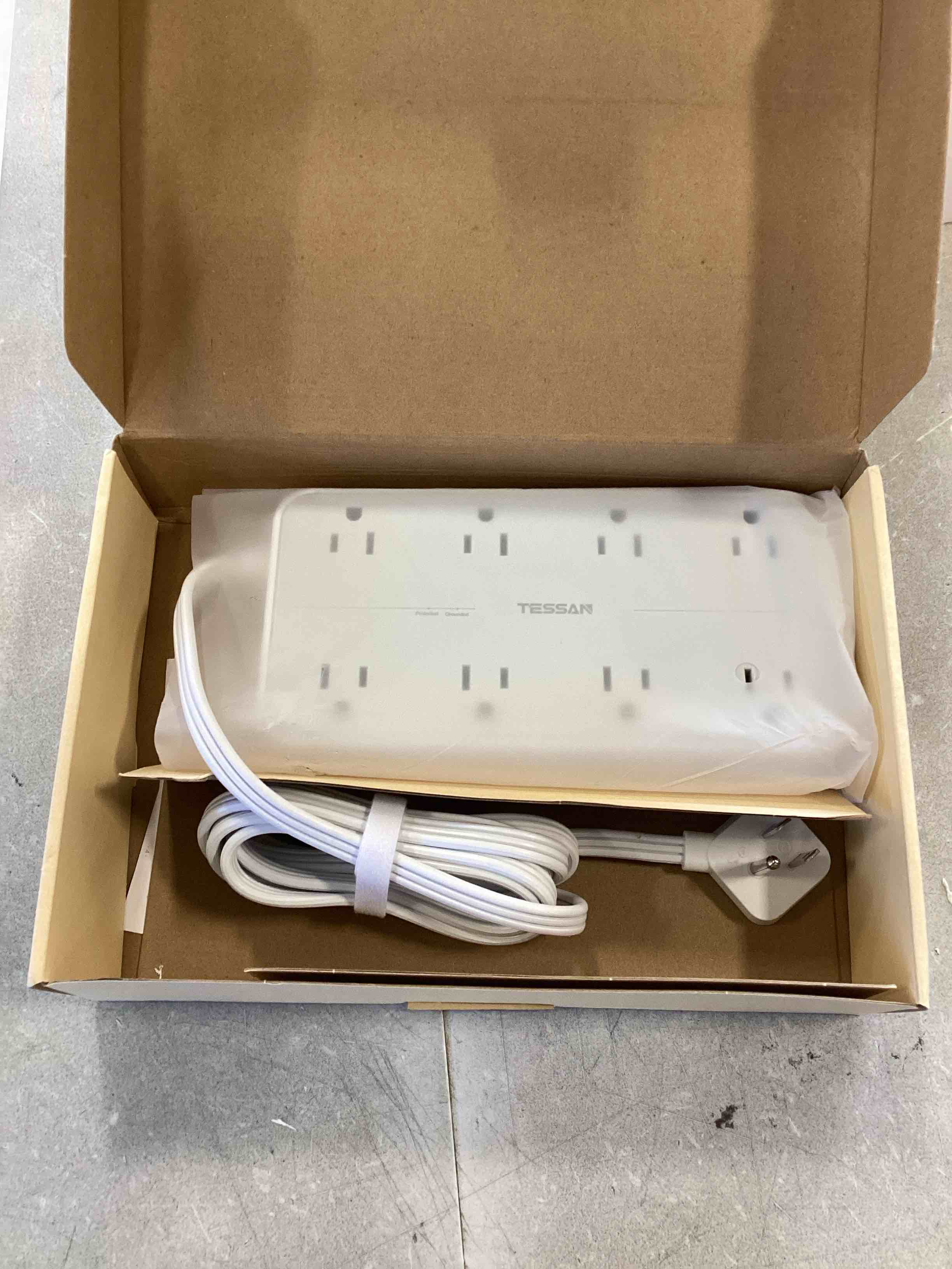 https://s3.amazonaws.com/lotting-images-prod/bidfta/RED6613800_1718023923246.jpeg
