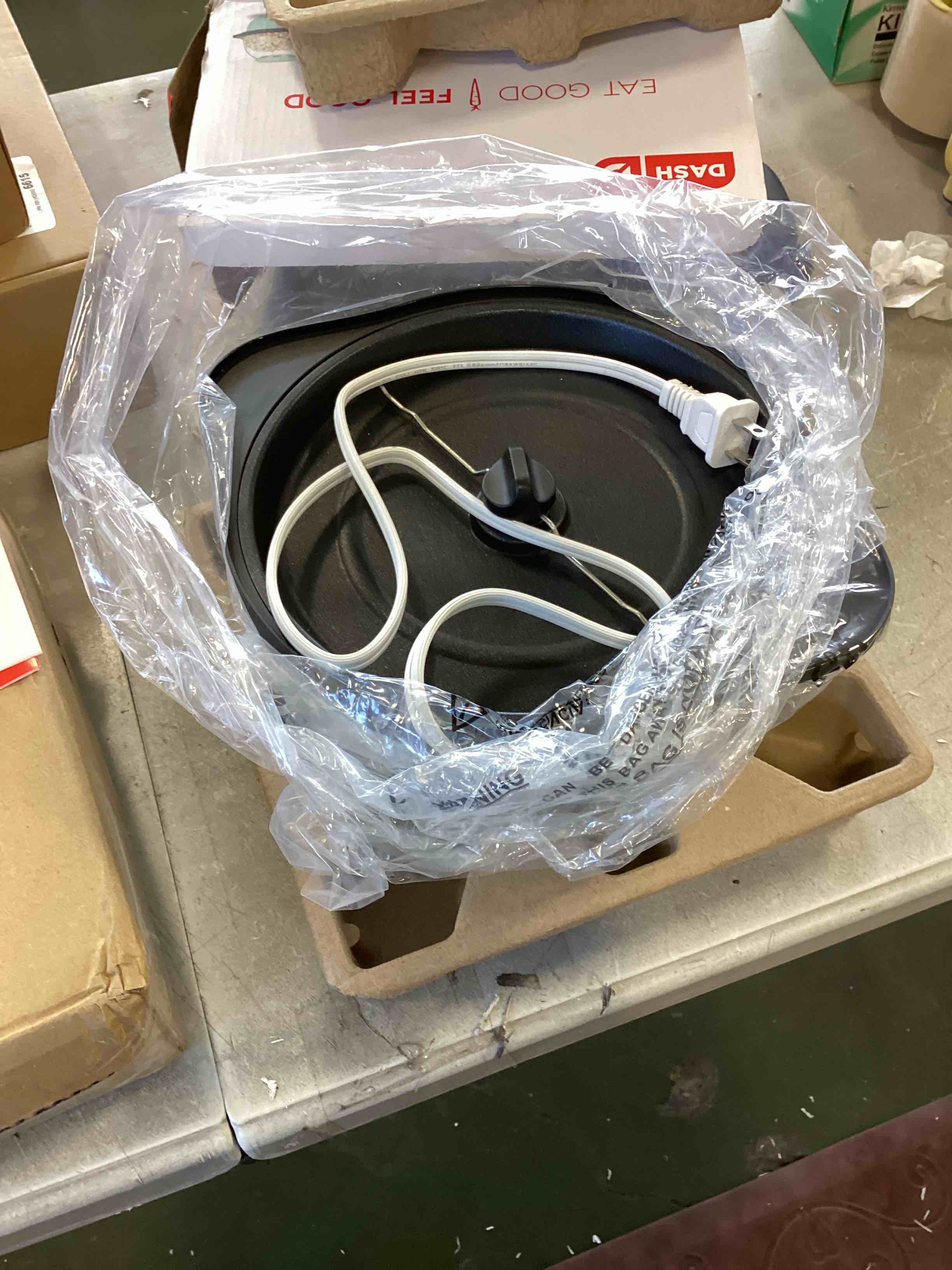 https://s3.amazonaws.com/lotting-images-prod/bidfta/RED6613804_1718024880358.jpeg