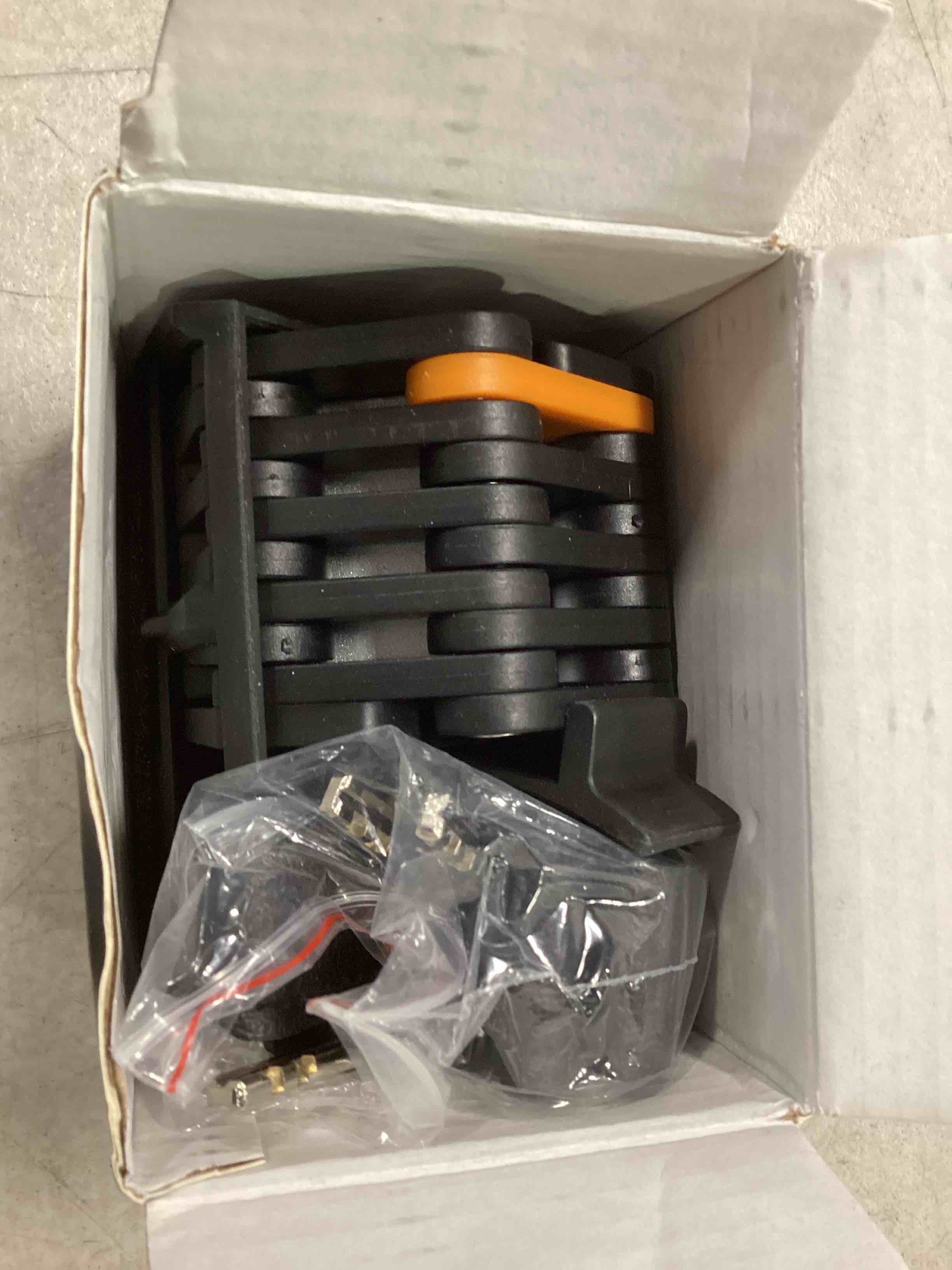 https://s3.amazonaws.com/lotting-images-prod/bidfta/RED6614019_1715690903535.jpeg