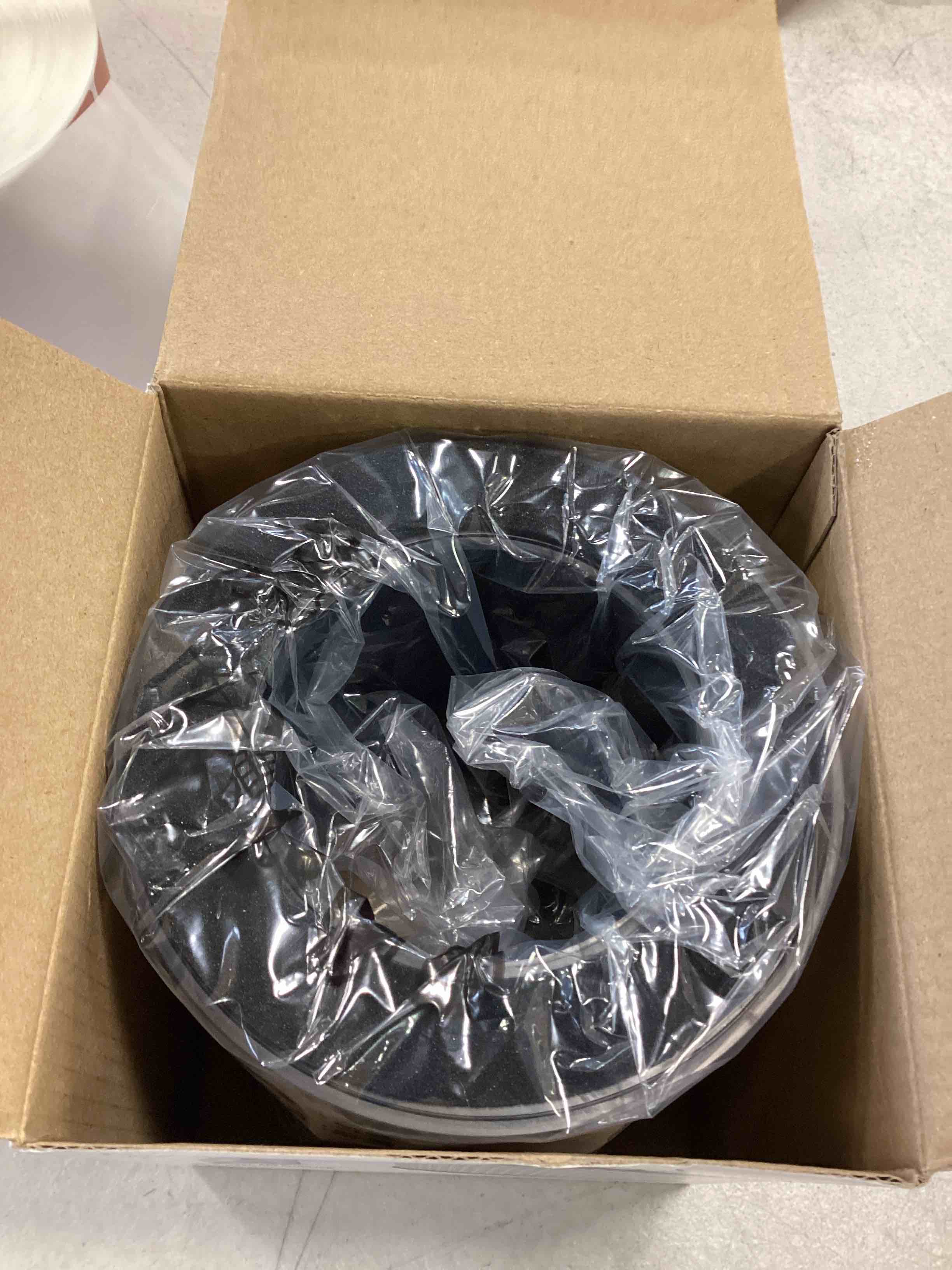 https://s3.amazonaws.com/lotting-images-prod/bidfta/RED6614061_1715694473004.jpeg
