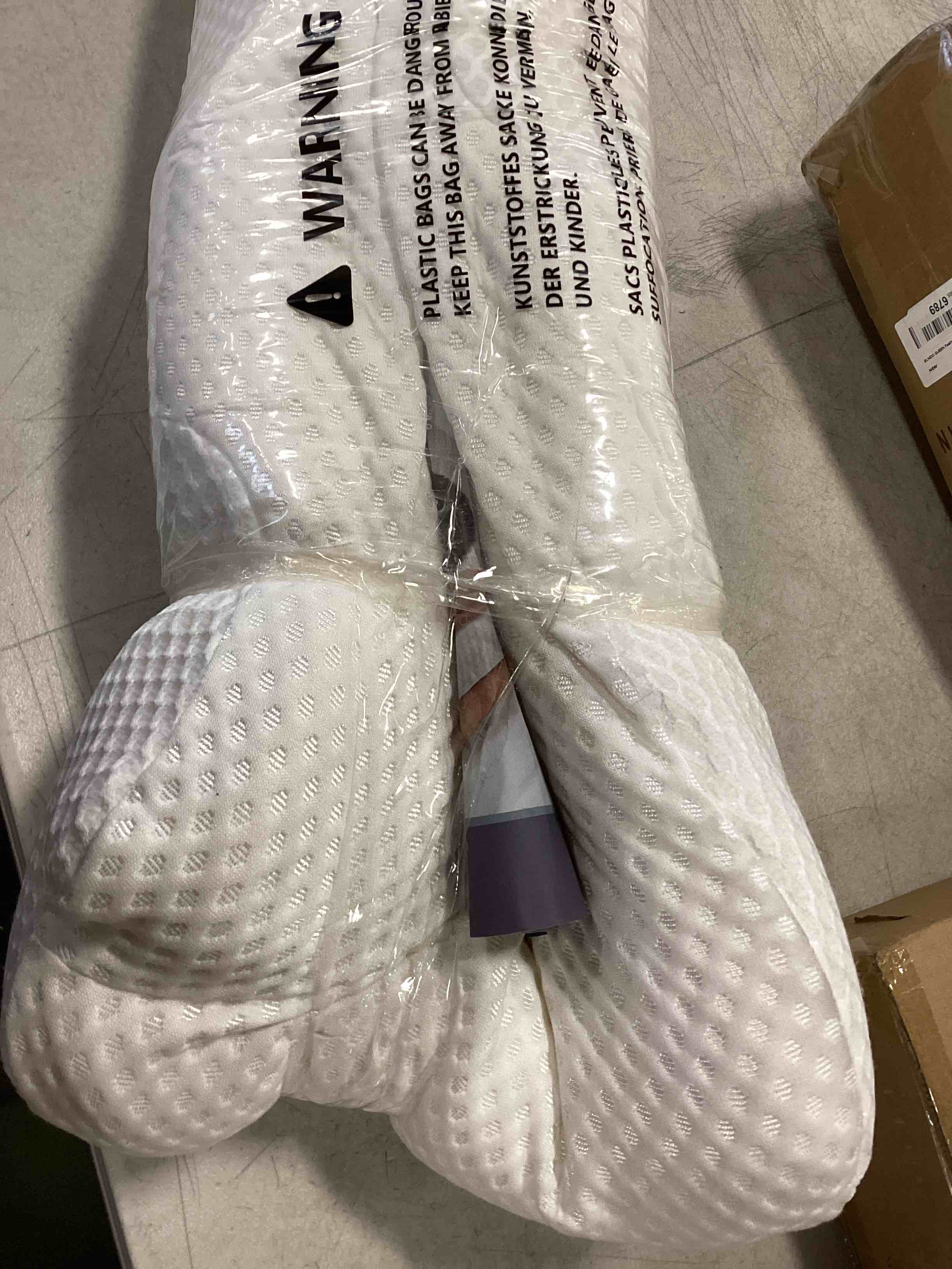 https://s3.amazonaws.com/lotting-images-prod/bidfta/RED6614360_1715775924829.jpeg
