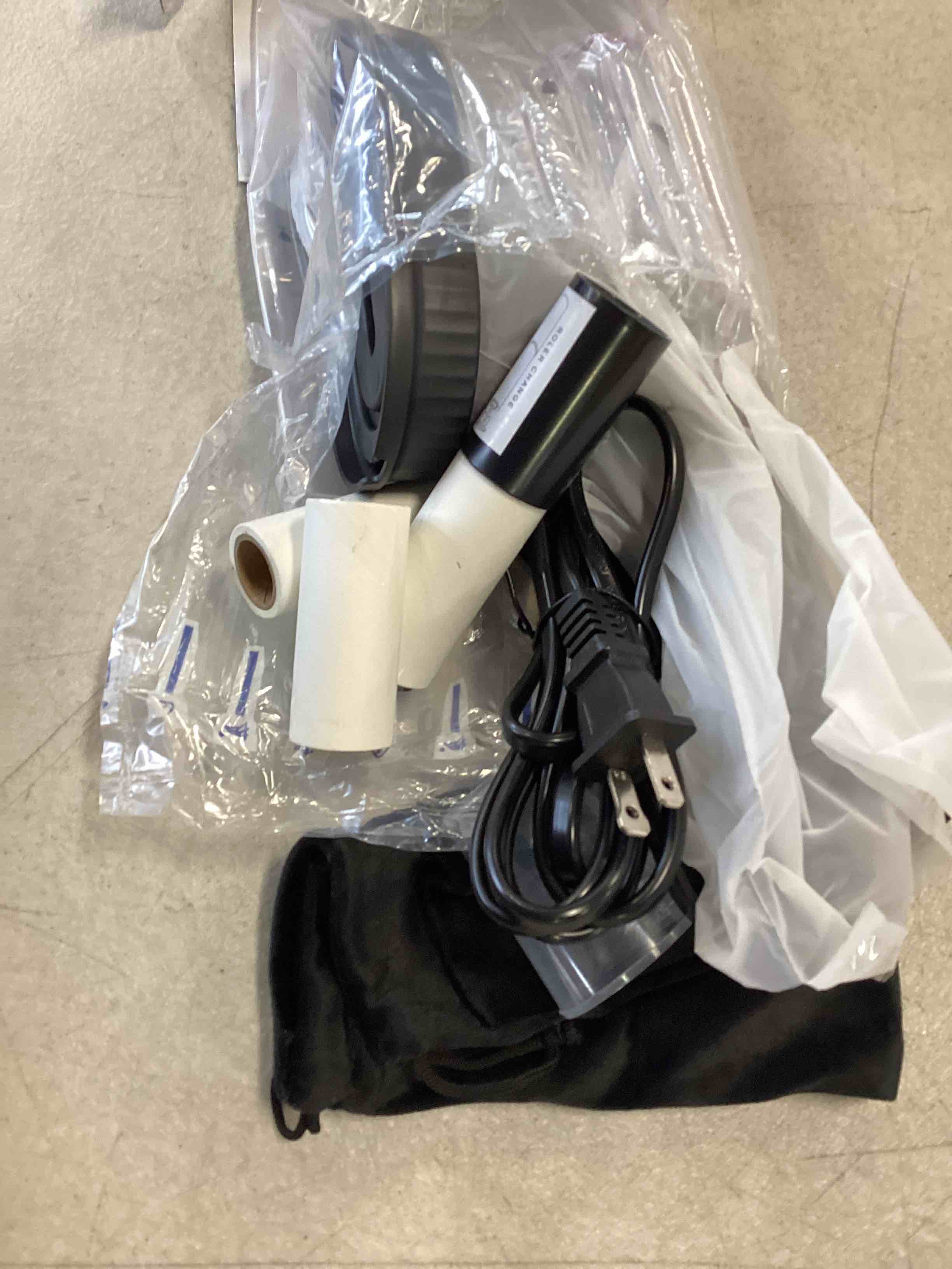 https://s3.amazonaws.com/lotting-images-prod/bidfta/RED6614639_1715800060913.jpeg