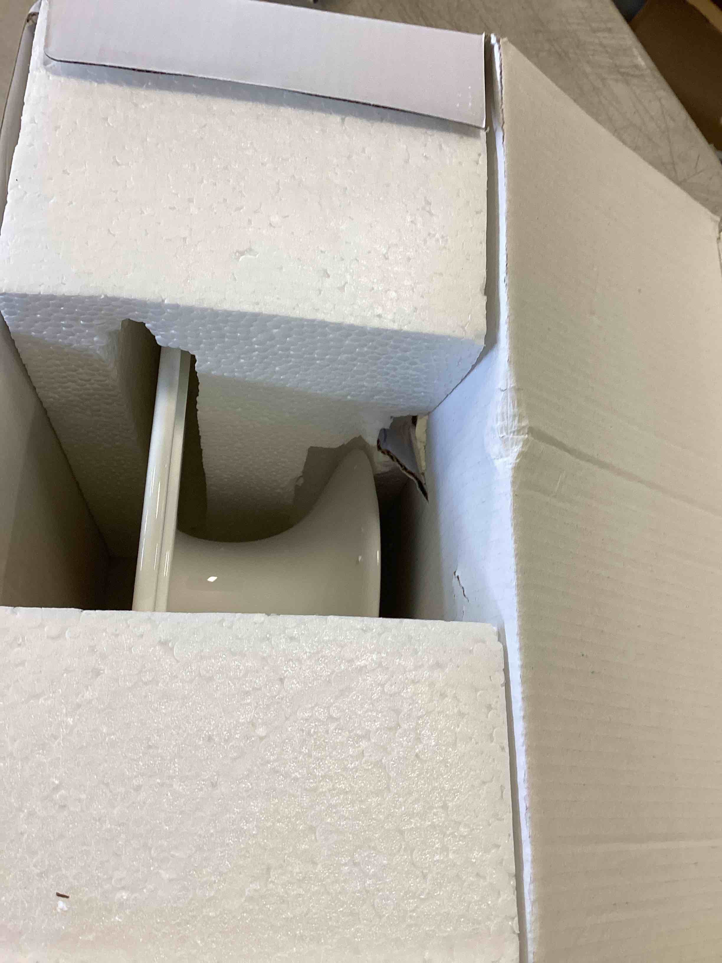 https://s3.amazonaws.com/lotting-images-prod/bidfta/RED6615074_1715889950961.jpeg