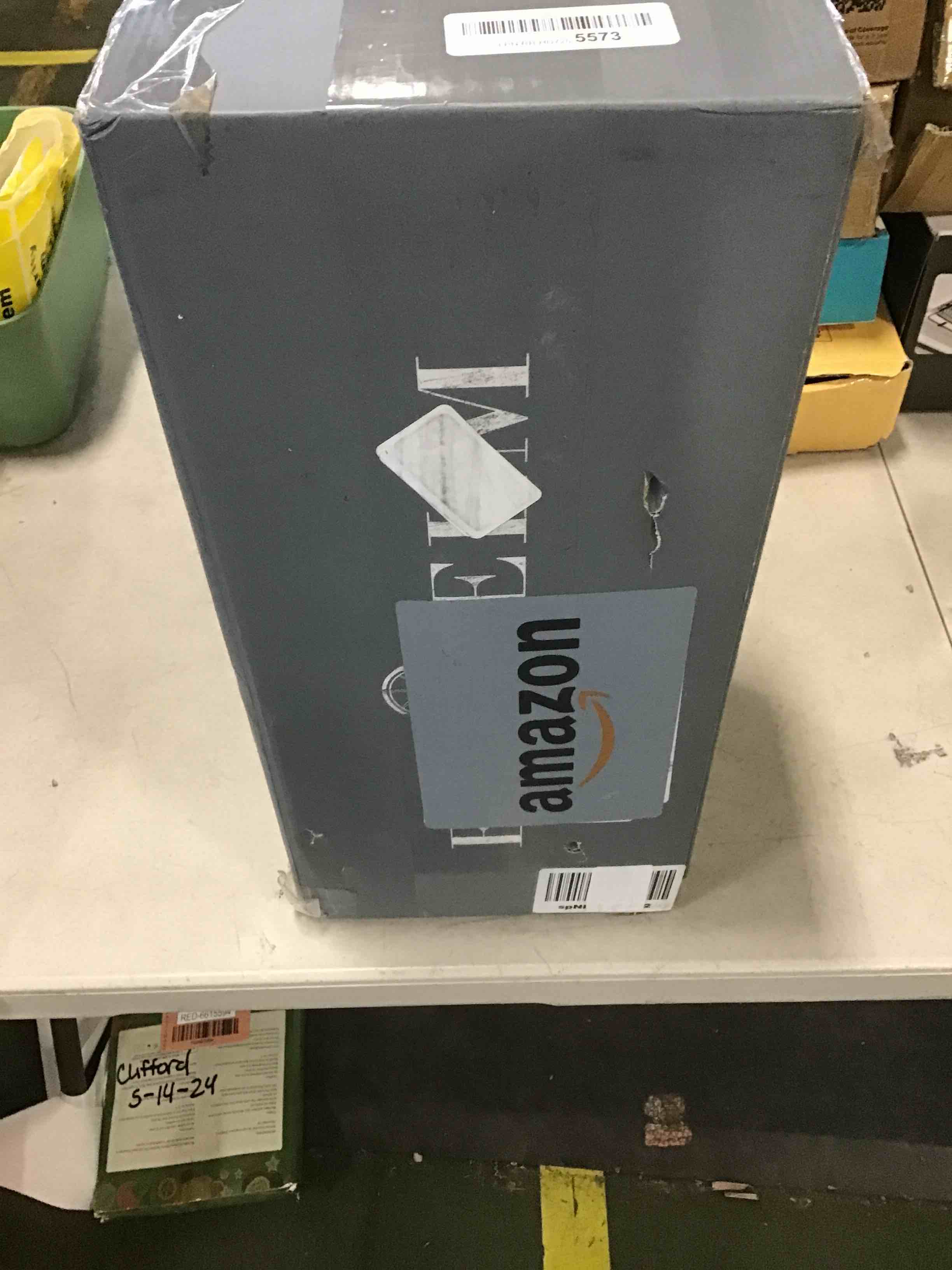 https://s3.amazonaws.com/lotting-images-prod/bidfta/RED6615631_1715702048809.jpeg
