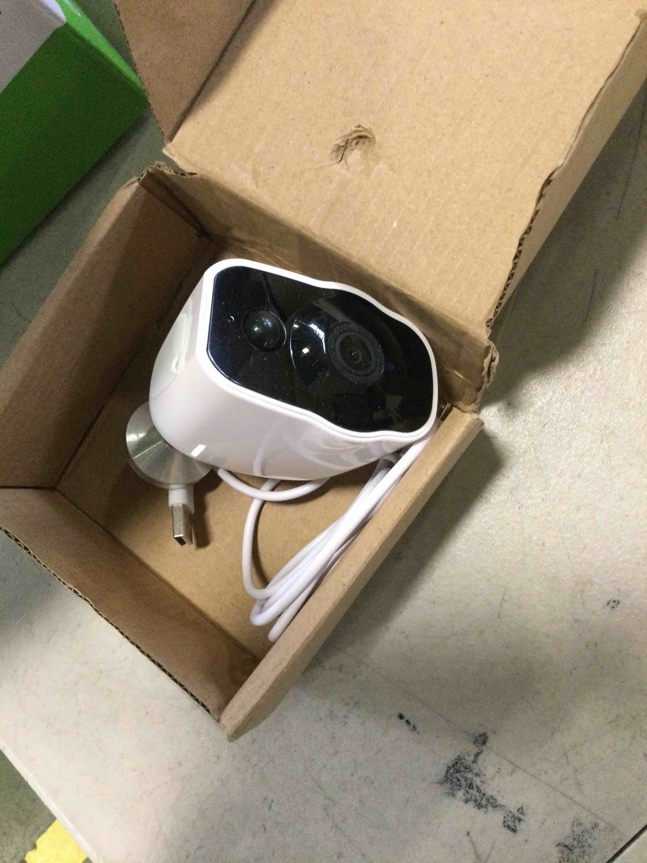 Arlo Essential Indoor 2K Security Camera (2nd Generation) – 1 Pack – Home Security, Baby Monitor, Pet Camera, 2K Camera System, White – VMC3060 ?