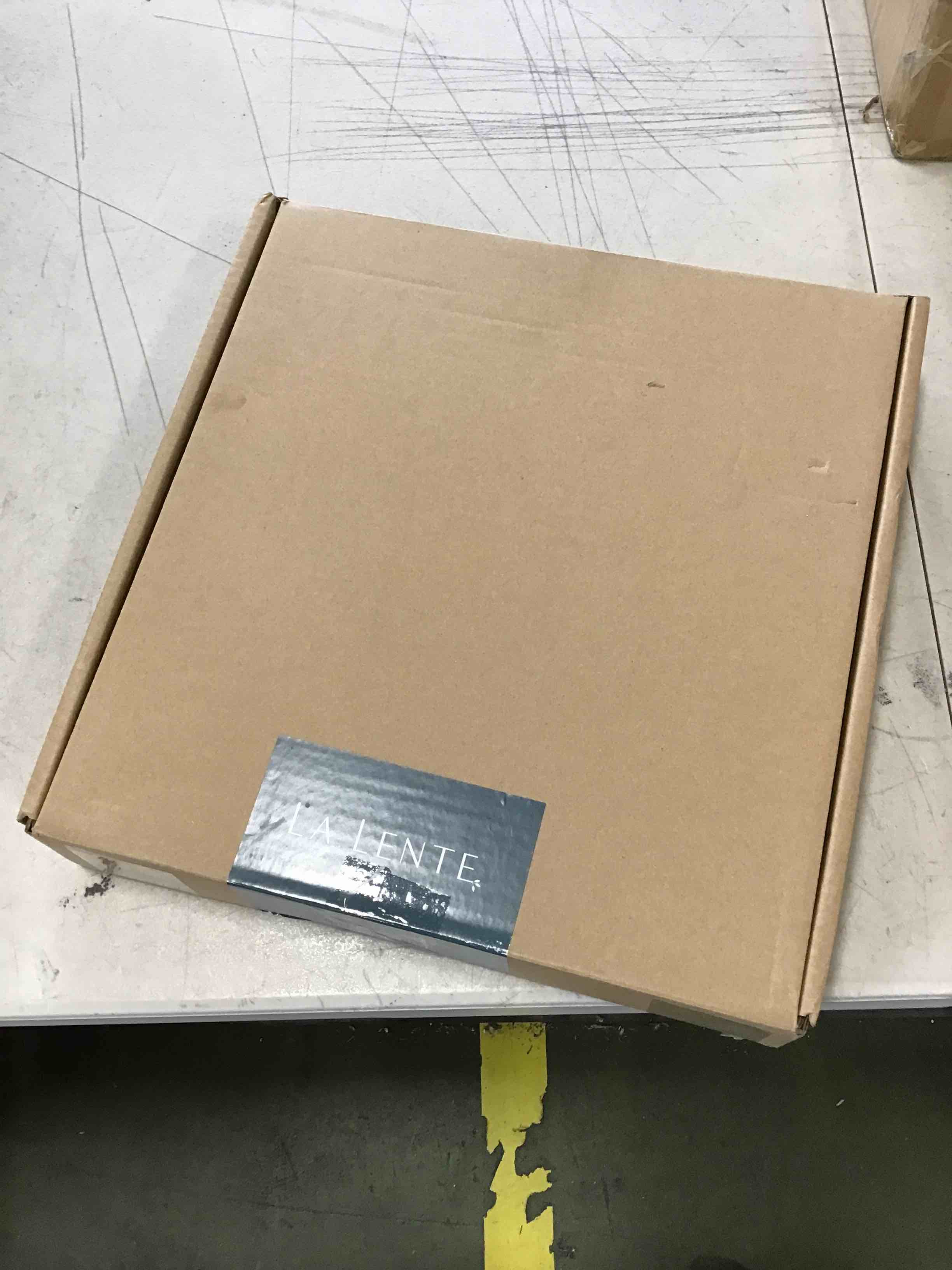 https://s3.amazonaws.com/lotting-images-prod/bidfta/RED6616517_1715970098166.jpeg